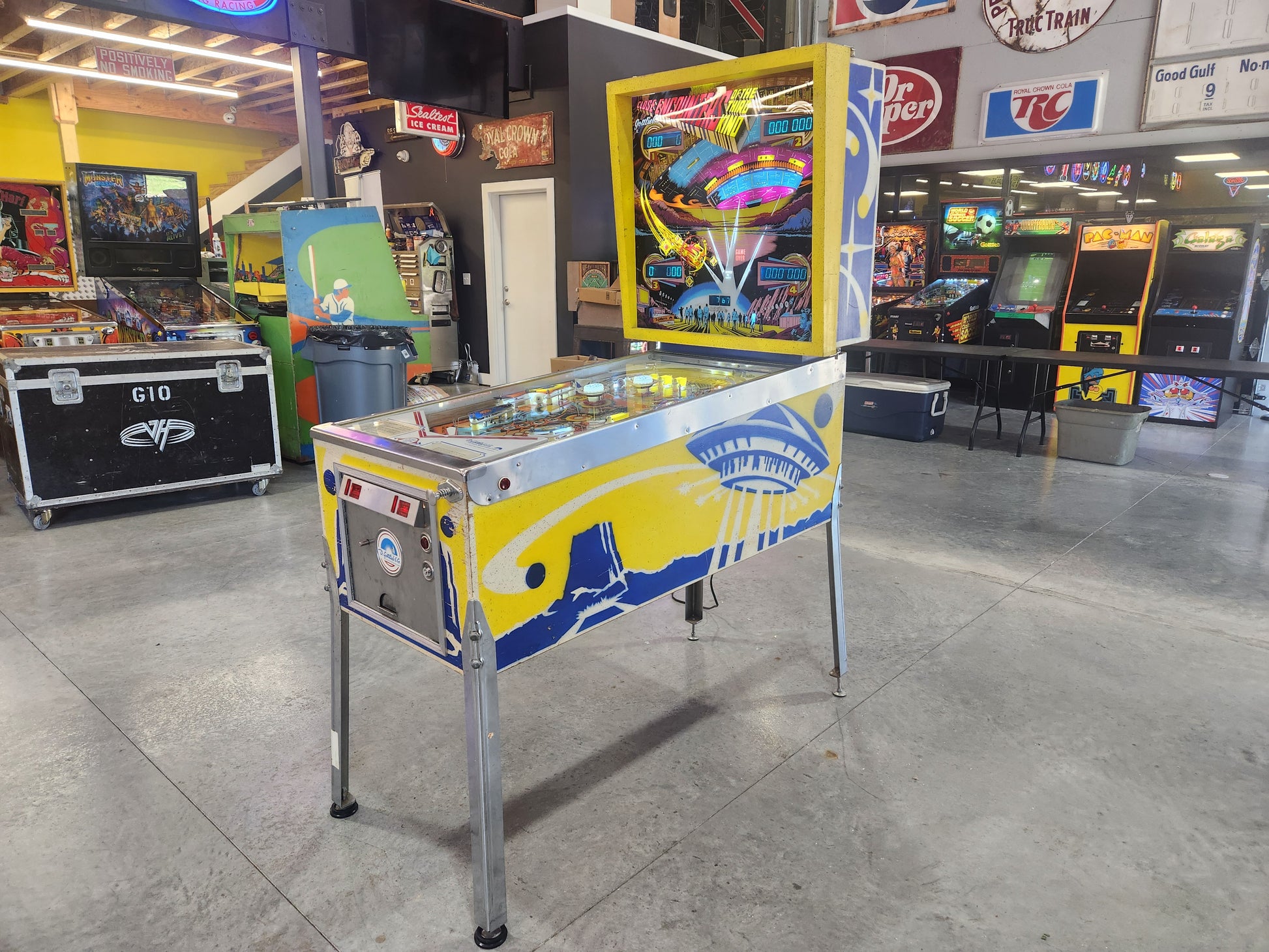 CLOSE ENCOUNTERS OF THE THIRD KIND - 1978 Gottlieb Pinball Machine - WORKS 100% - NICE GAME
