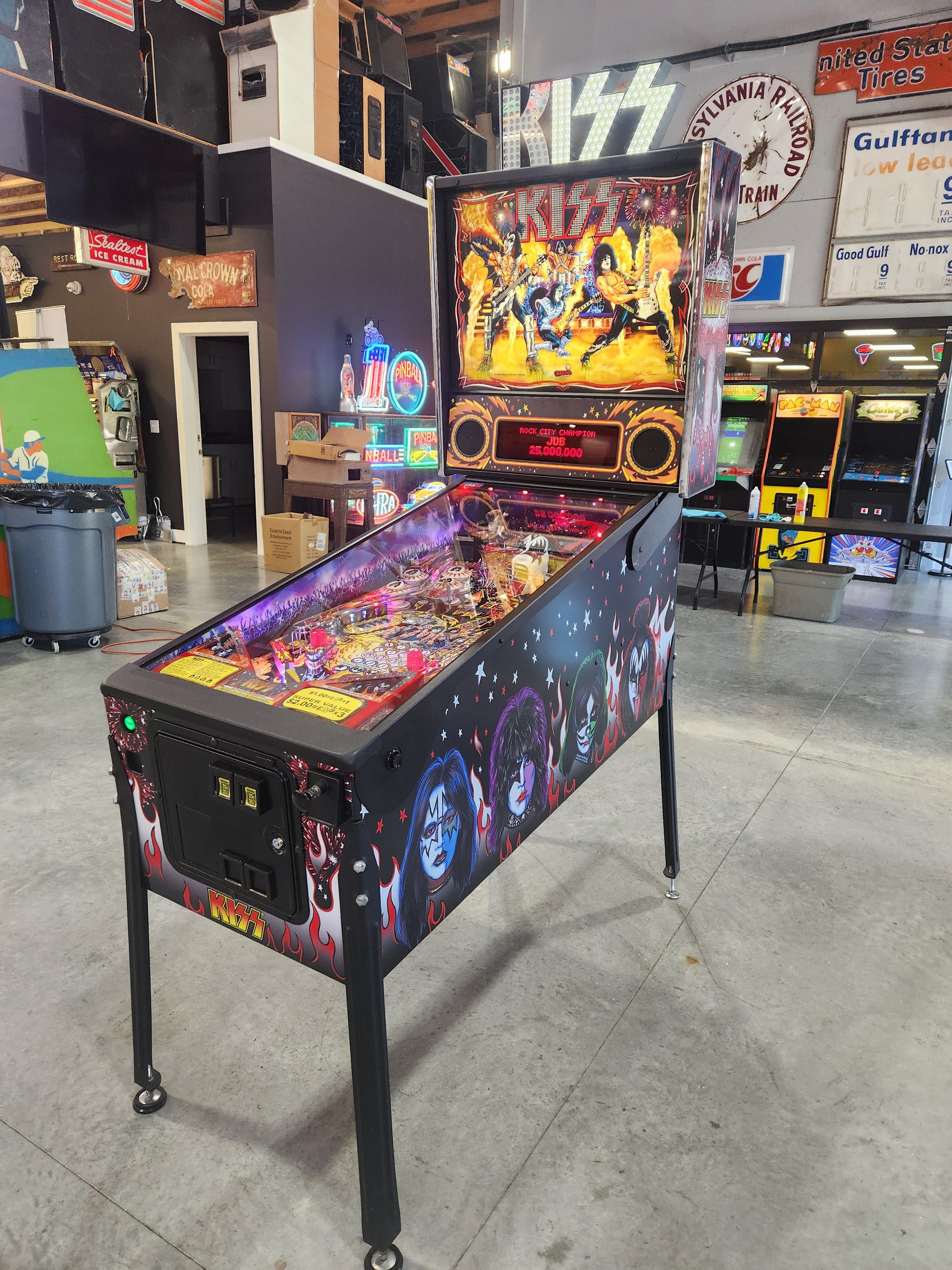 KISS PREMIUM WITH TOPPER - 2015 Stern Pinball Machine - WORKS 100% - Low Plays NICE GAME