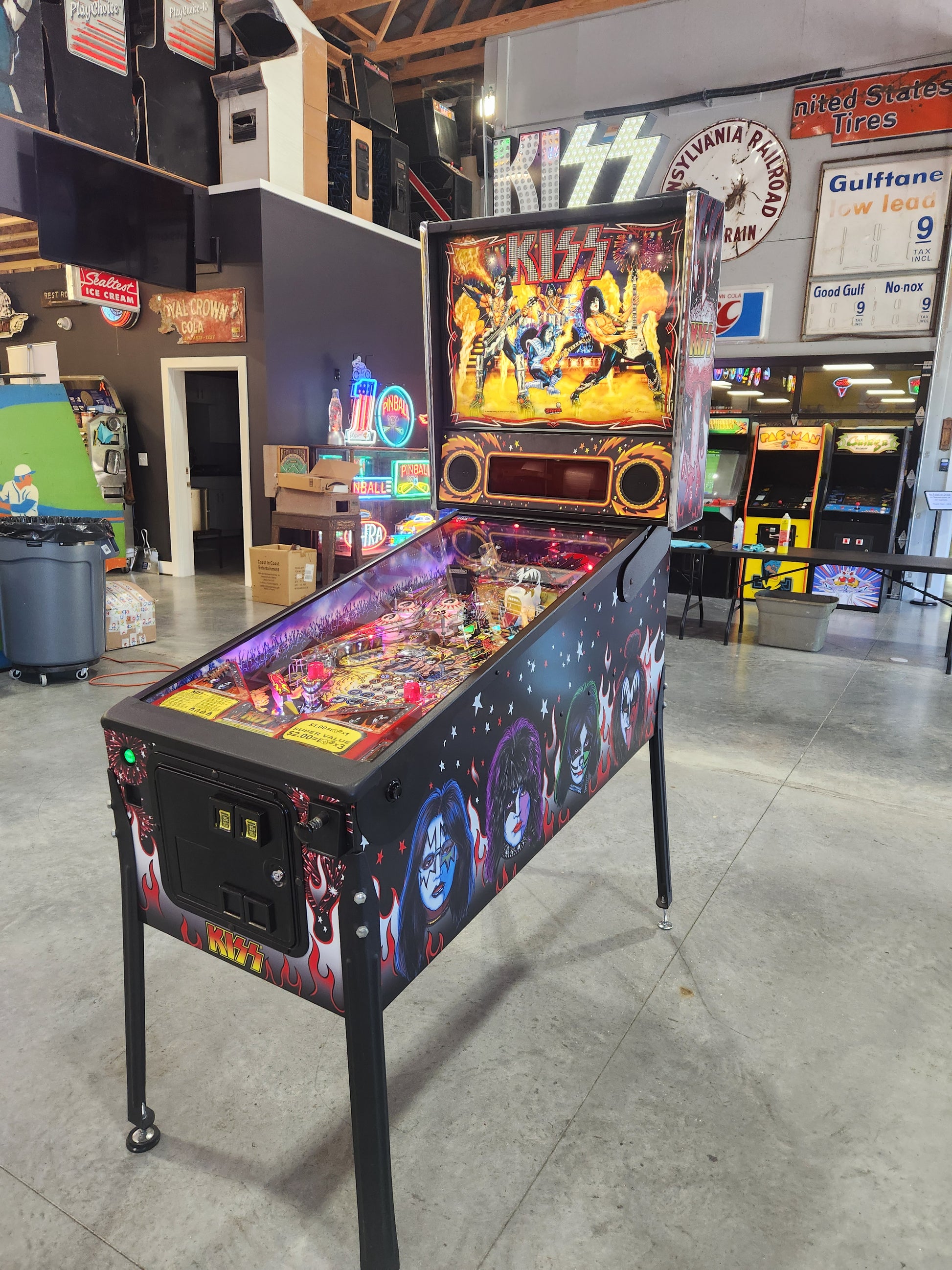KISS PREMIUM WITH TOPPER - 2015 Stern Pinball Machine - WORKS 100% - Low Plays NICE GAME