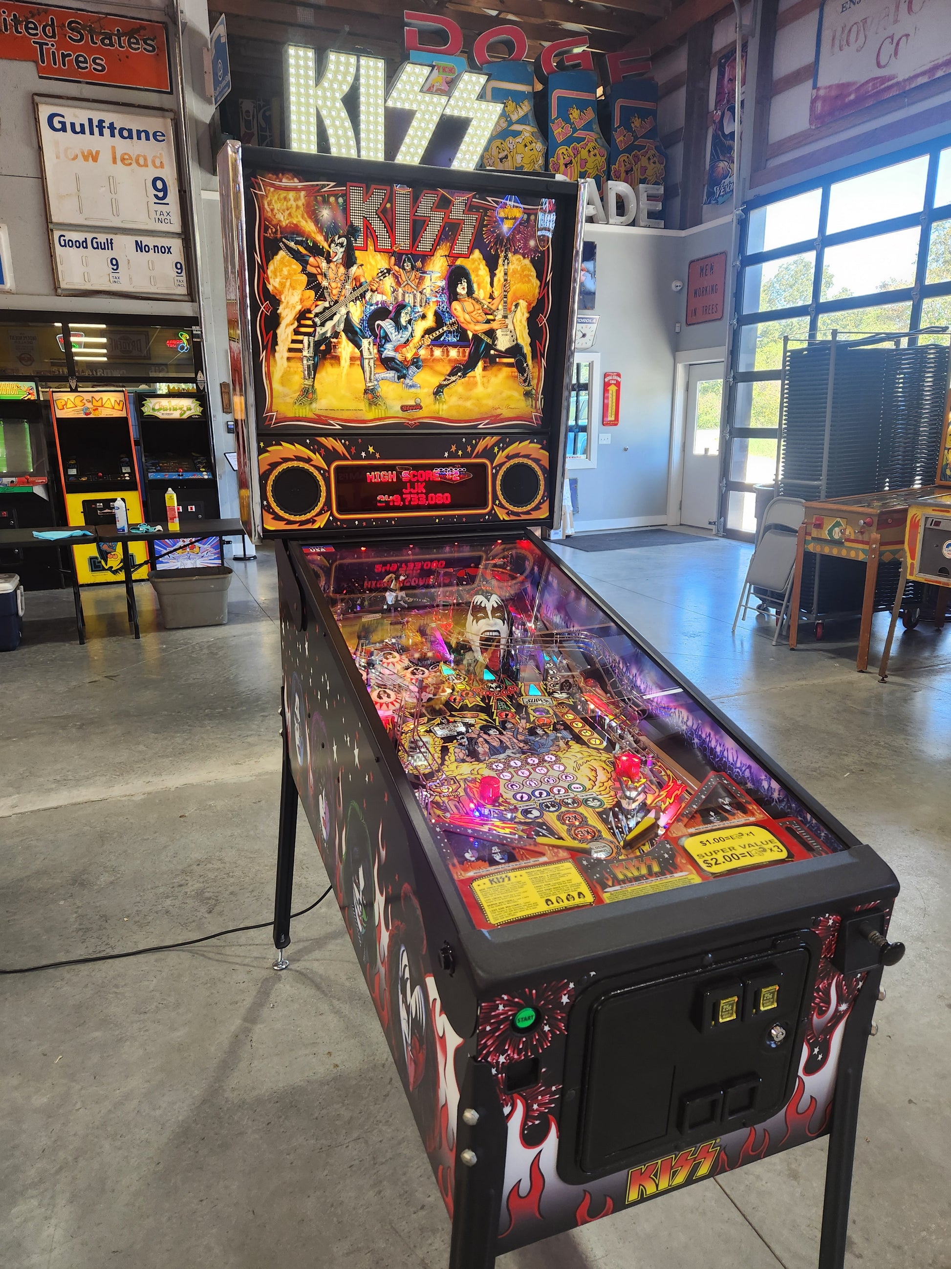 KISS PREMIUM WITH TOPPER - 2015 Stern Pinball Machine - WORKS 100% - Low Plays NICE GAME