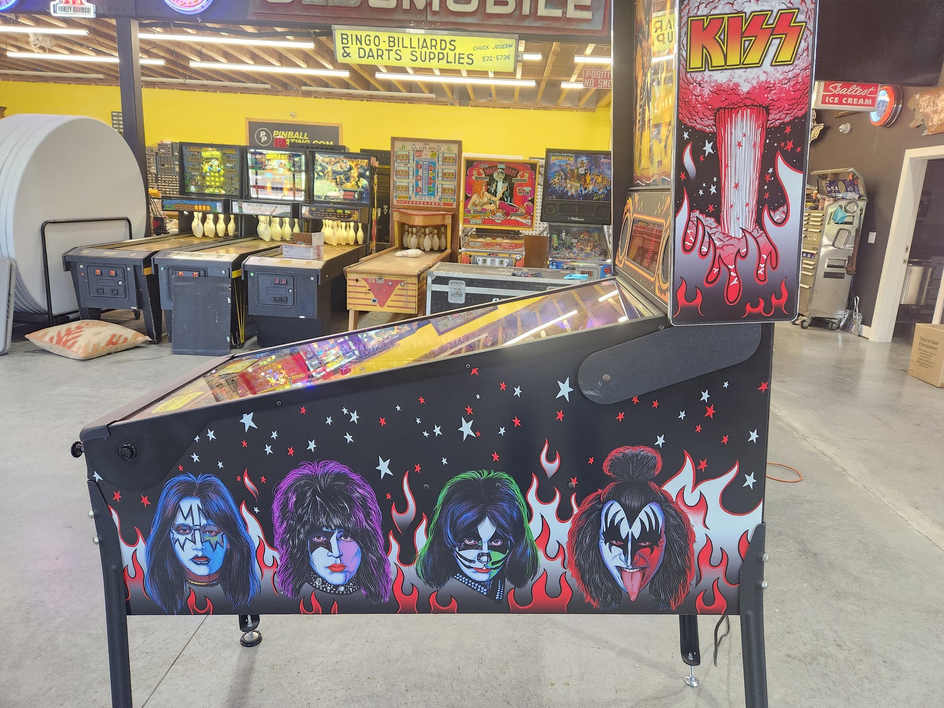 KISS PREMIUM WITH TOPPER - 2015 Stern Pinball Machine - WORKS 100% - Low Plays NICE GAME