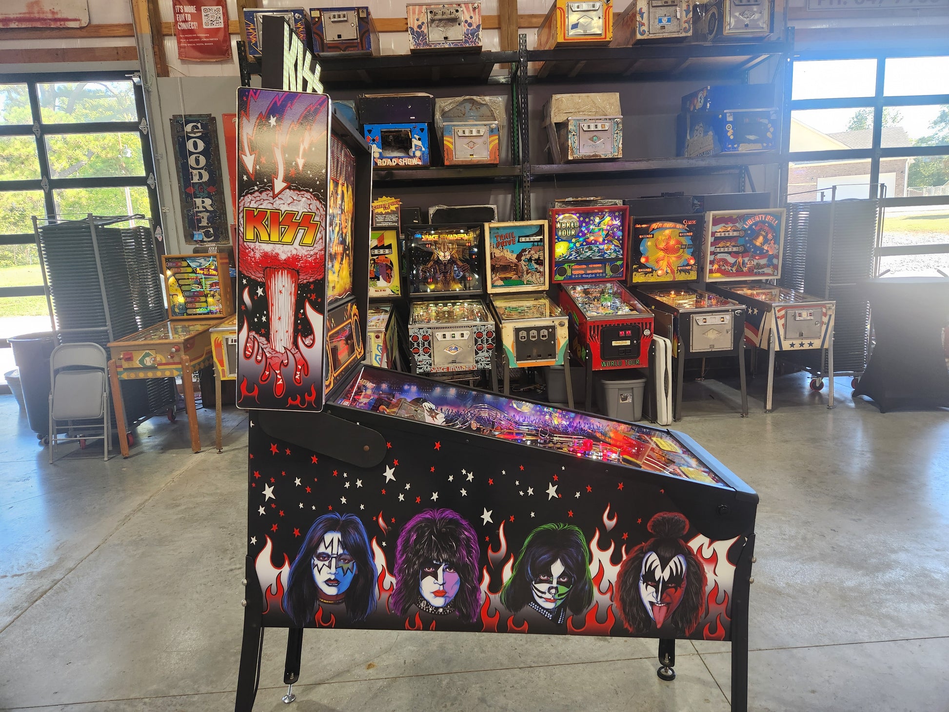 KISS PREMIUM WITH TOPPER - 2015 Stern Pinball Machine - WORKS 100% - Low Plays NICE GAME