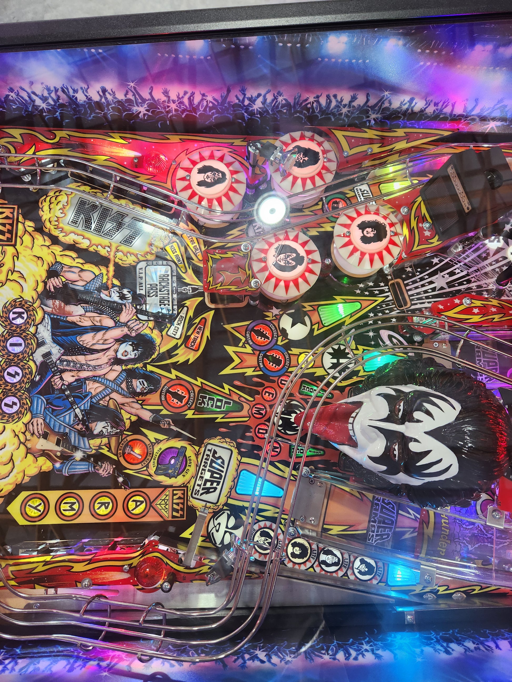 KISS PREMIUM WITH TOPPER - 2015 Stern Pinball Machine - WORKS 100% - Low Plays NICE GAME