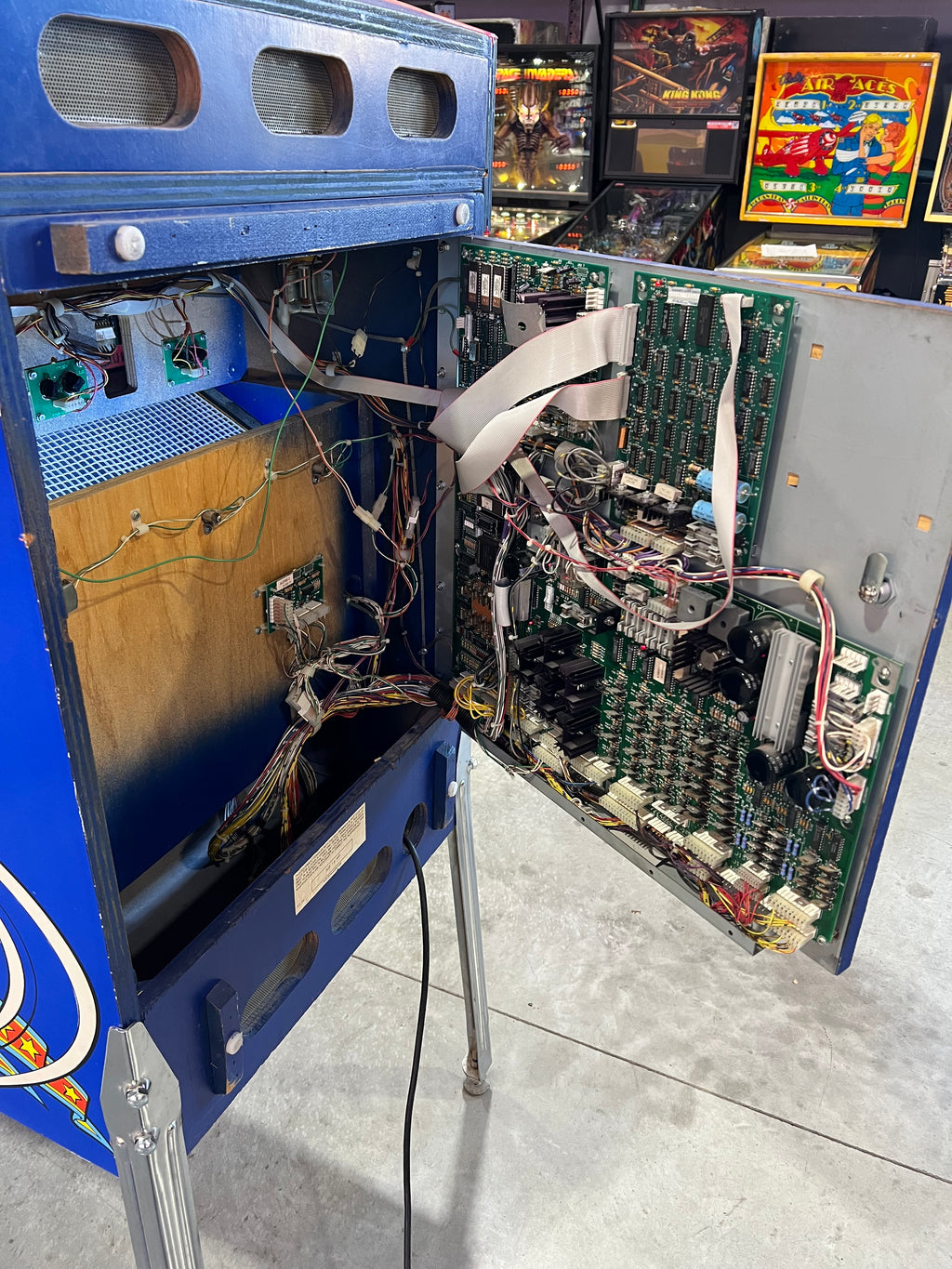 Slugfest 1991 Pitch and Bat Williams Pinball Machine - WORKS 100% - Nice Game DISPENSES BASEBALL CARDS!!! Card Shop Ready!