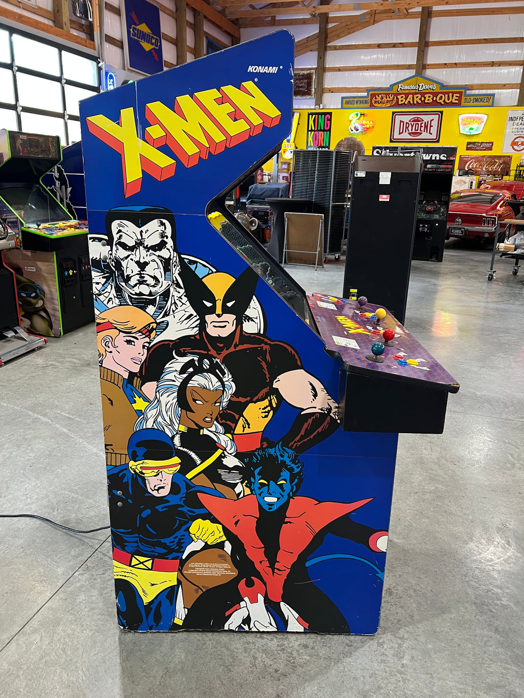 X-Men - 4 PLAYER - Konami Arcade Game! ORIGINAL! Nice Looking Arcade Cabinet - Works Great!