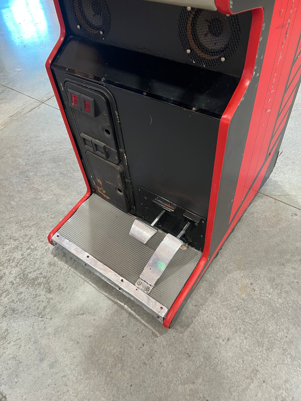 OUTRUN Cabaret (Mini) - Sega Arcade Game! ORIGINAL! Good Looking Driving Game Cabinet - Working Great! READY TO RACE!!