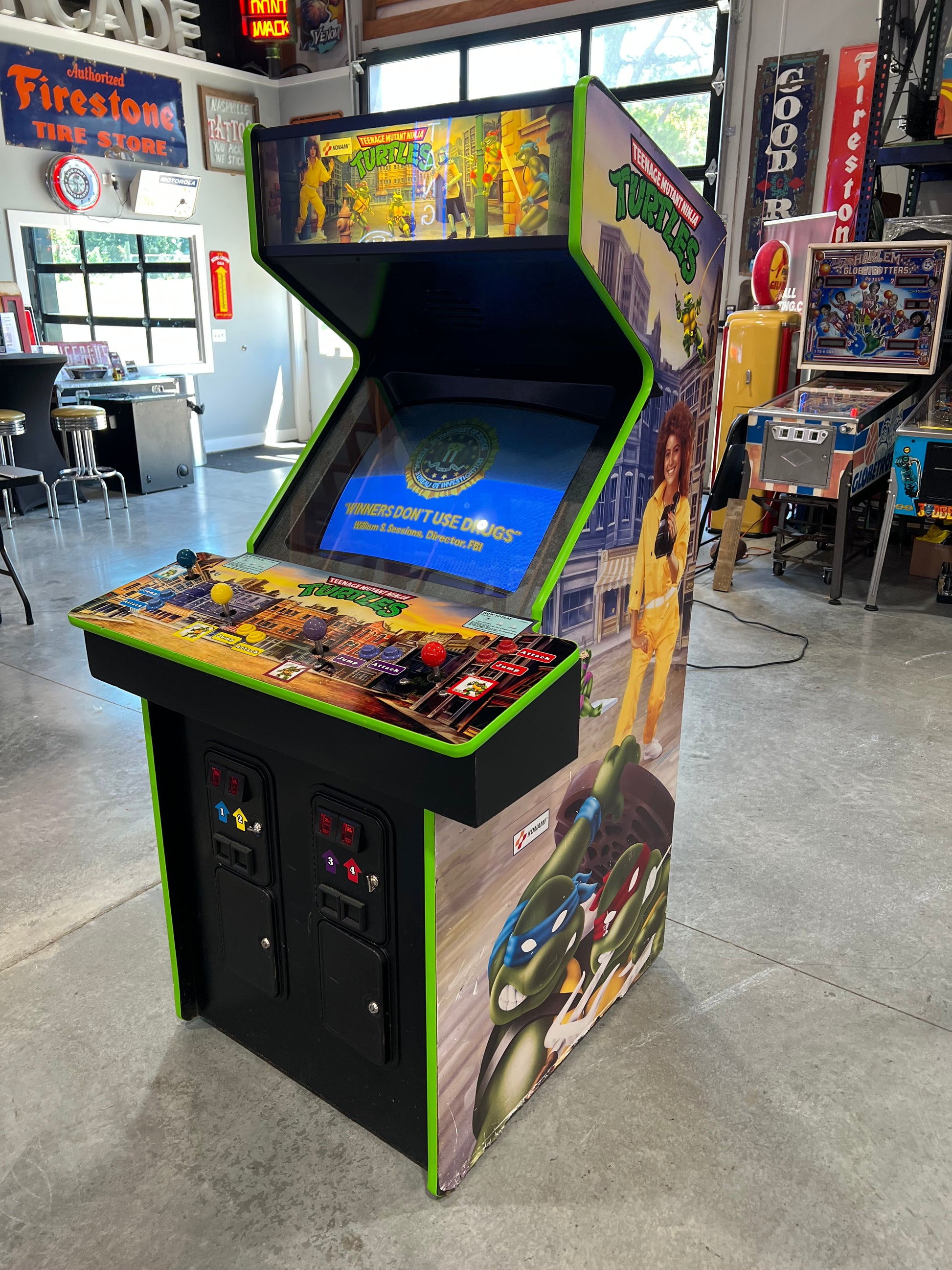TEENAGE MUTANT NINJA TURTLES - 4 PLAYER - The OG -  Konami Arcade Game! ORIGINAL! Good Looking Arcade Cabinet - TMNT- TNT - Working Great!