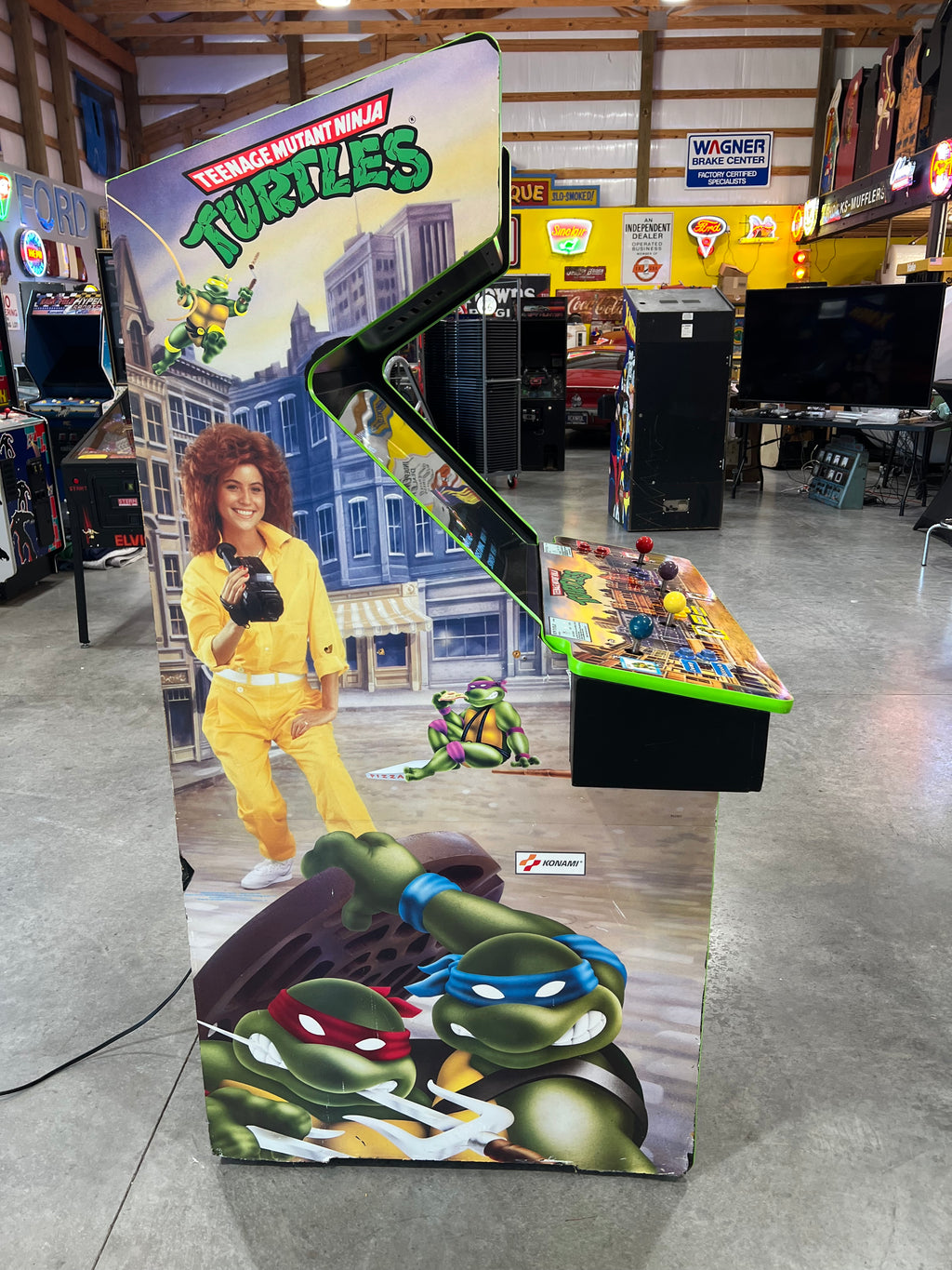 TEENAGE MUTANT NINJA TURTLES - 4 PLAYER - The OG -  Konami Arcade Game! ORIGINAL! Good Looking Arcade Cabinet - TMNT- TNT - Working Great!
