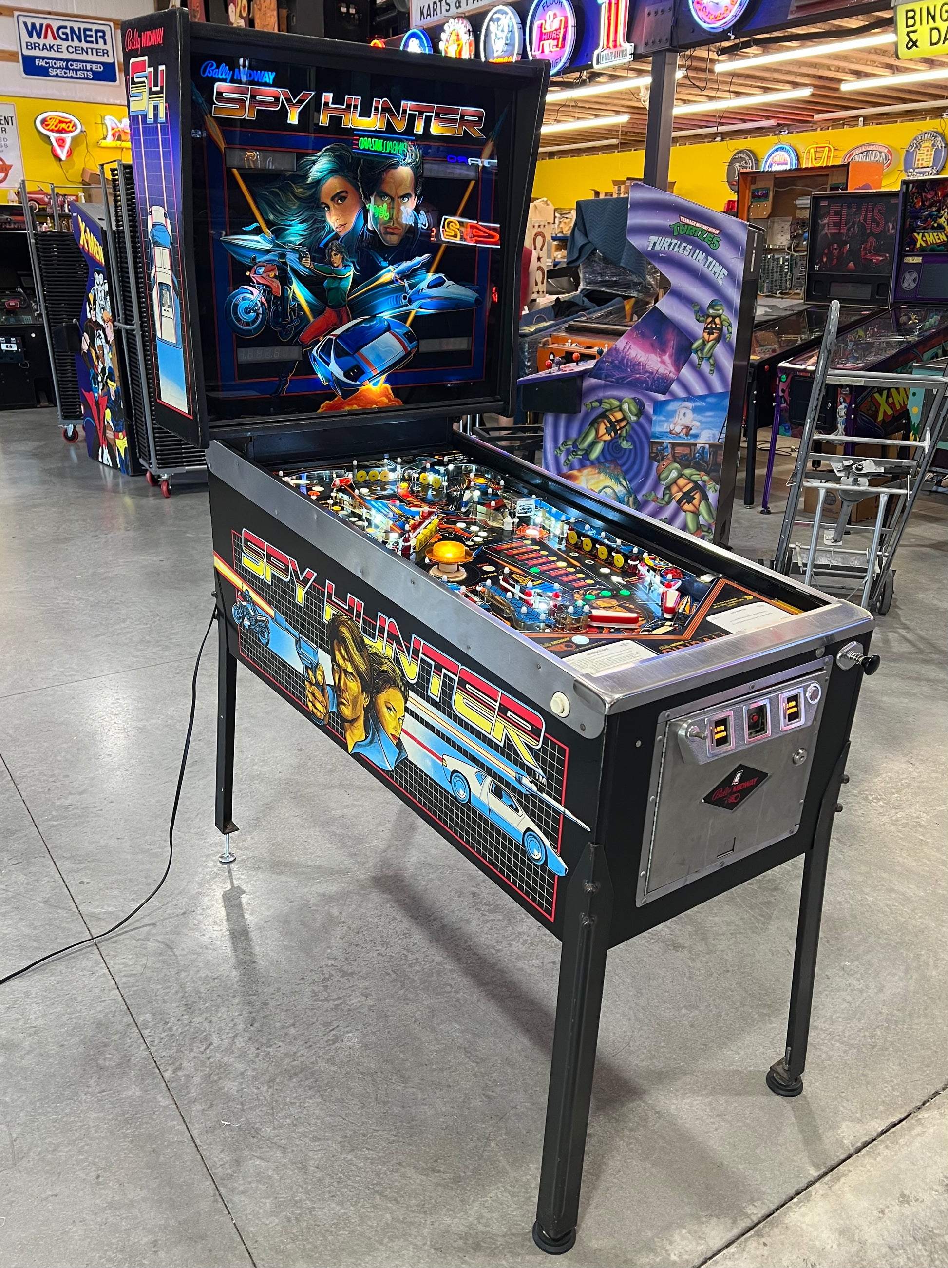SPY HUNTER - 1986 Bally Pinball Machine - WORKS 100% - VERY VERY Nice Example of This Title!