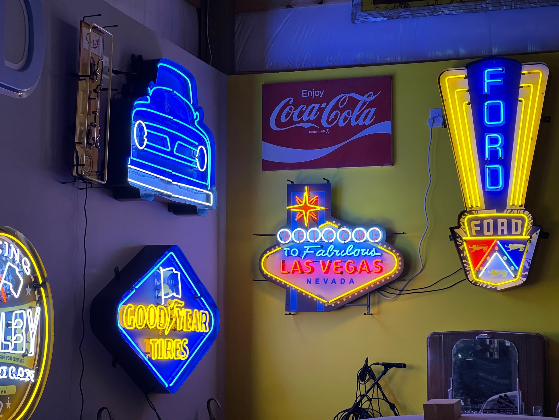 WELCOME TO FABULOUS LAS VEGAS NEON SIGN - Ready for Your Garage, Game Room or Man Cave!! REAL NEON!
