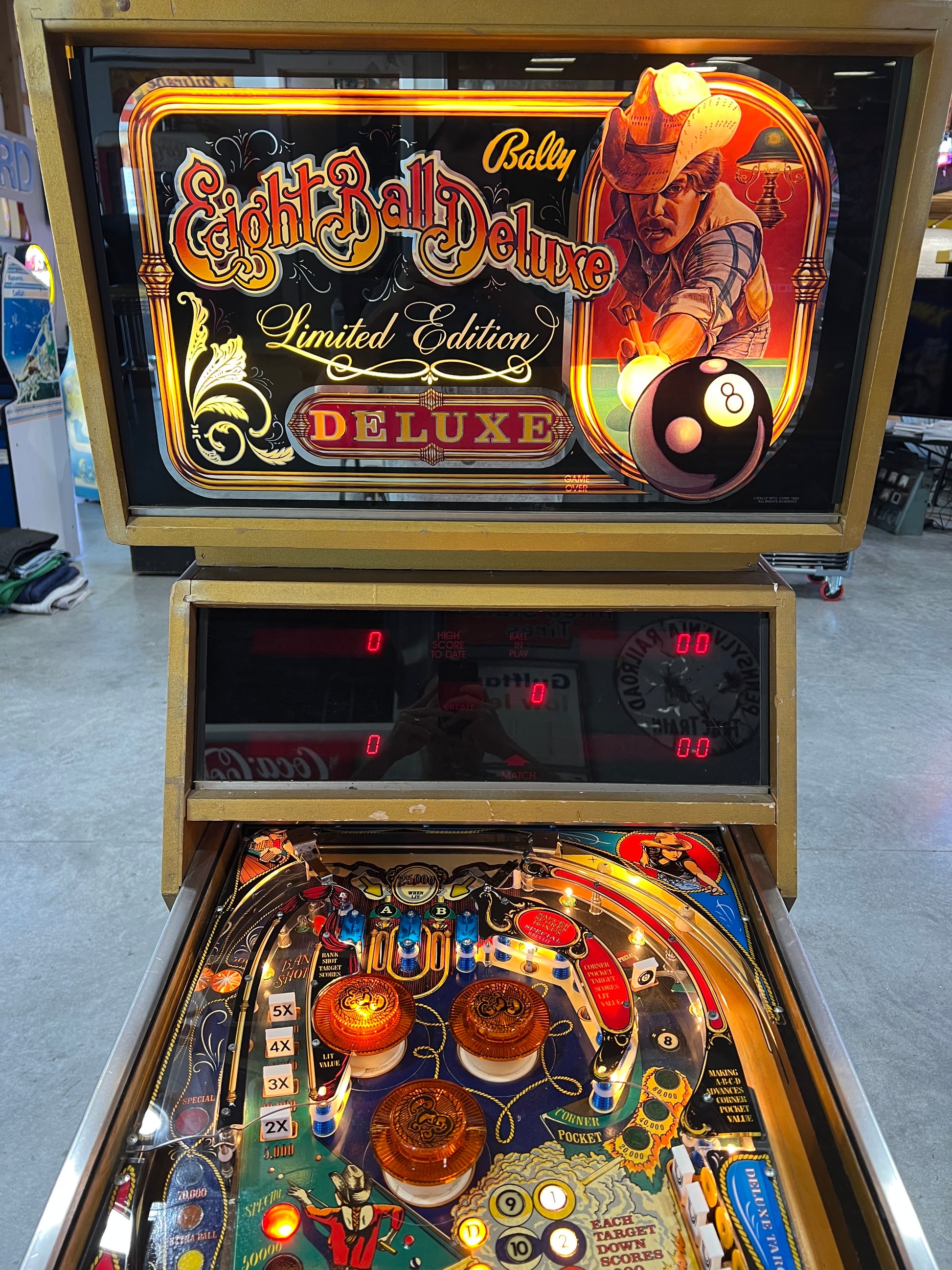 EIGHT BALL DELUXE LIMITED EDITION - 1982 Bally Pinball Machine - WORKS 100% - THE BEST GAME FROM THE PERIOD! - THE ORIGINAL LE!