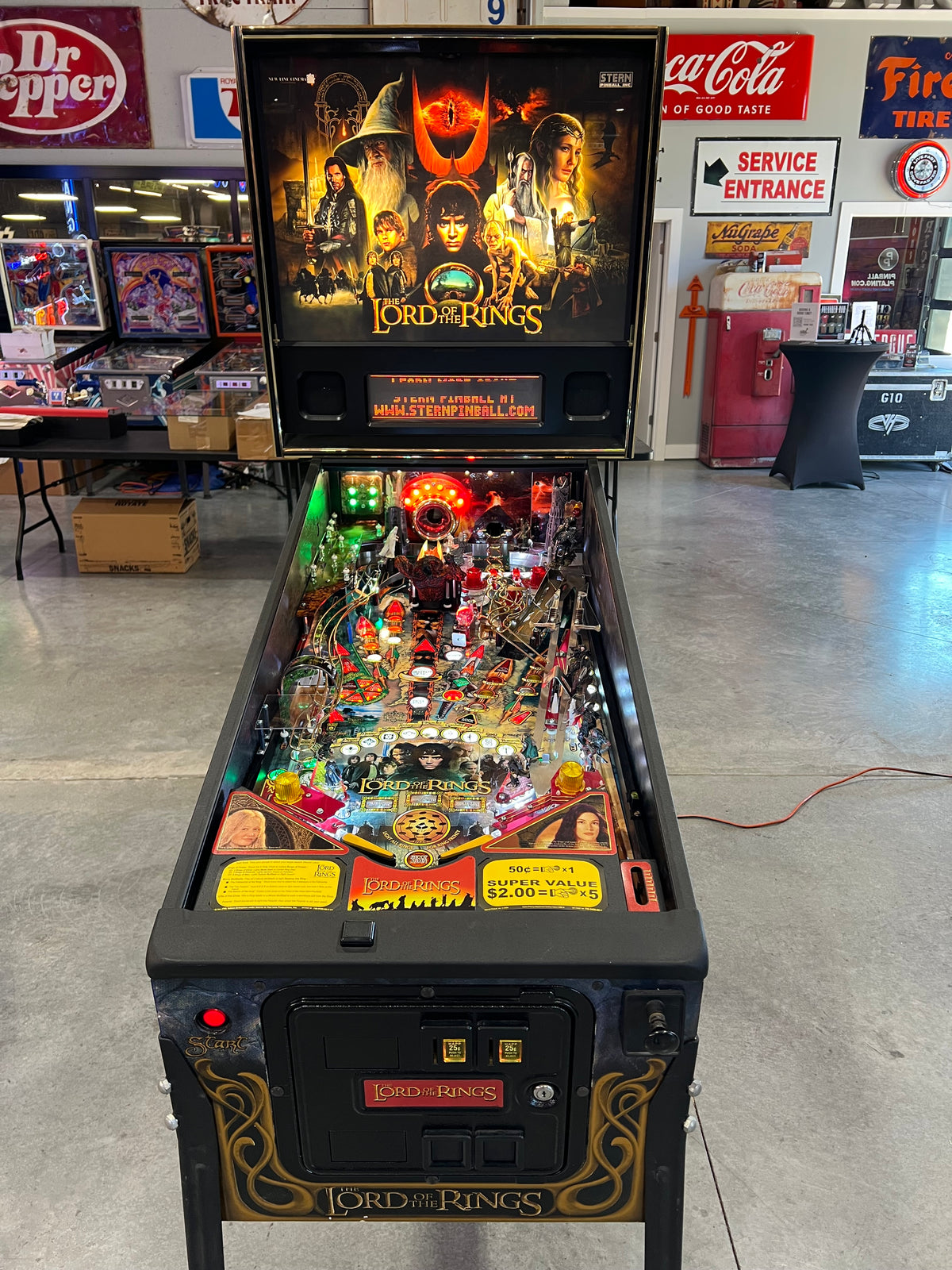 LORD OF THE RINGS - 2003 Stern Pinball Machine - VERY NICE GAME - SO SO SO NICE! HUO - Just in from it's original owner - Just Shopped - LEDS - WORKS 100%