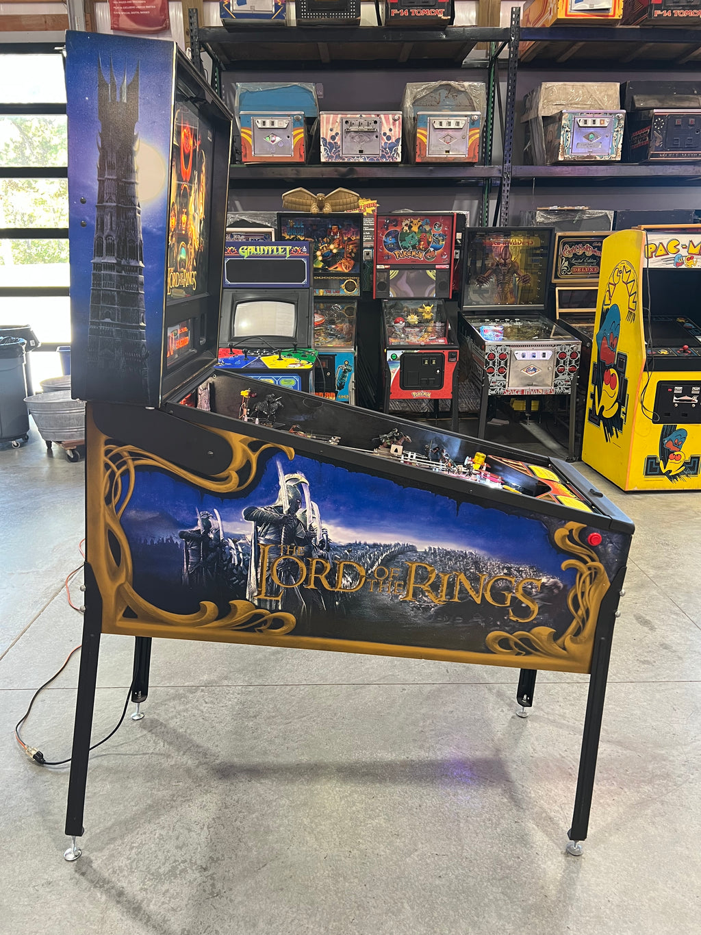 LORD OF THE RINGS - 2003 Stern Pinball Machine - VERY NICE GAME - SO SO SO NICE! HUO - Just in from it's original owner - Just Shopped - LEDS - WORKS 100%