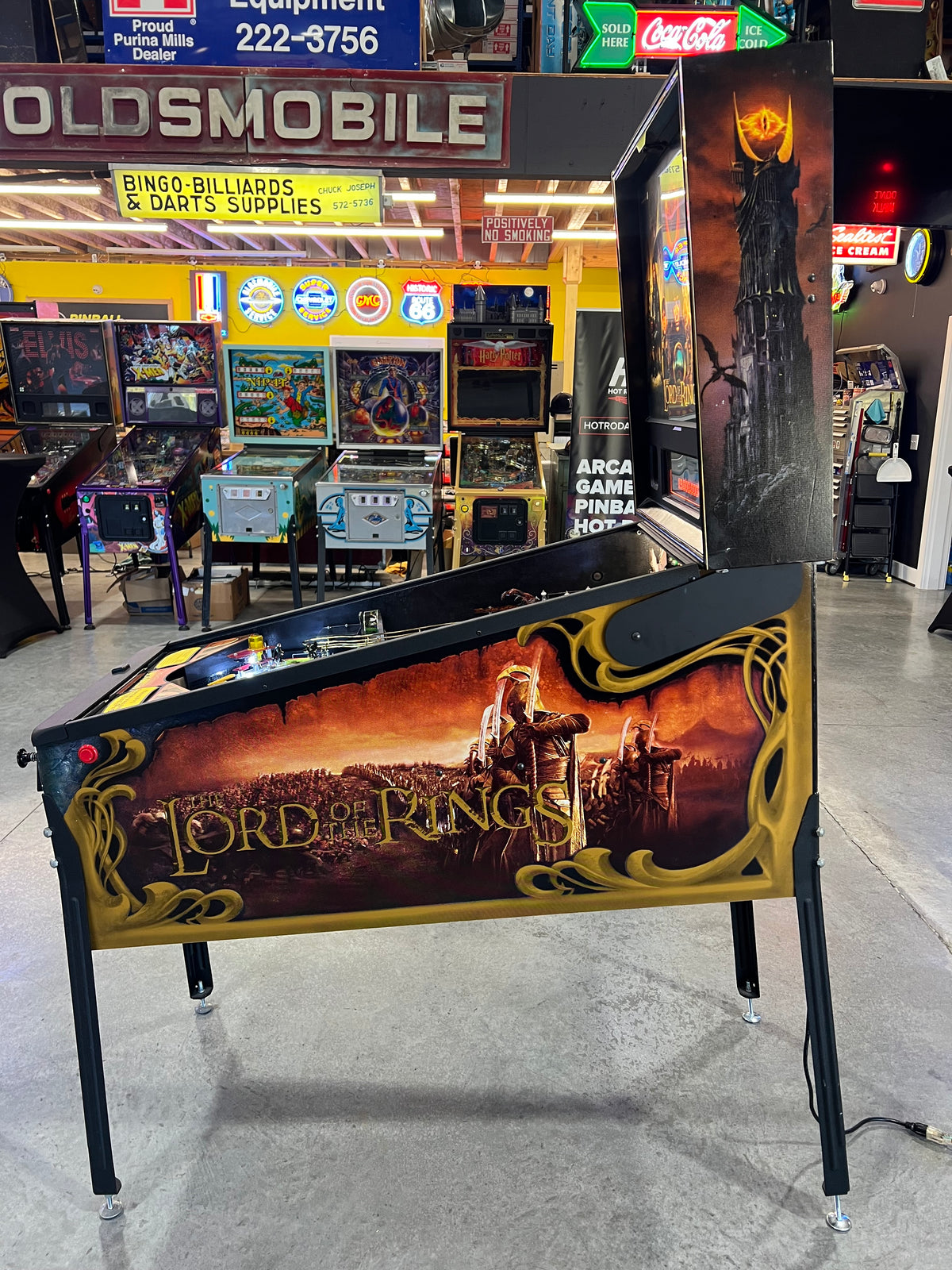 LORD OF THE RINGS - 2003 Stern Pinball Machine - VERY NICE GAME - SO SO SO NICE! HUO - Just in from it's original owner - Just Shopped - LEDS - WORKS 100%
