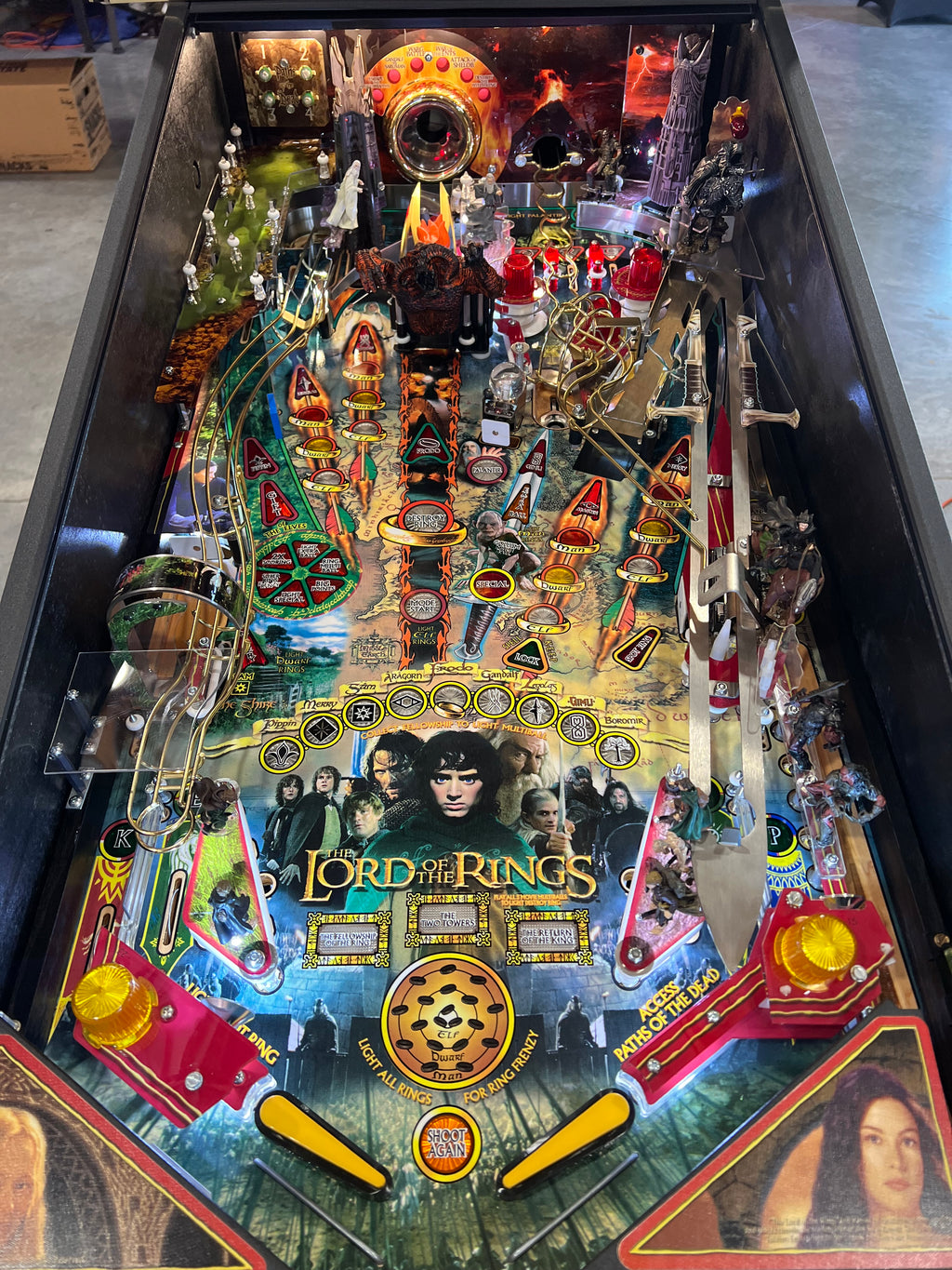 LORD OF THE RINGS - 2003 Stern Pinball Machine - VERY NICE GAME - SO SO SO NICE! HUO - Just in from it's original owner - Just Shopped - LEDS - WORKS 100%