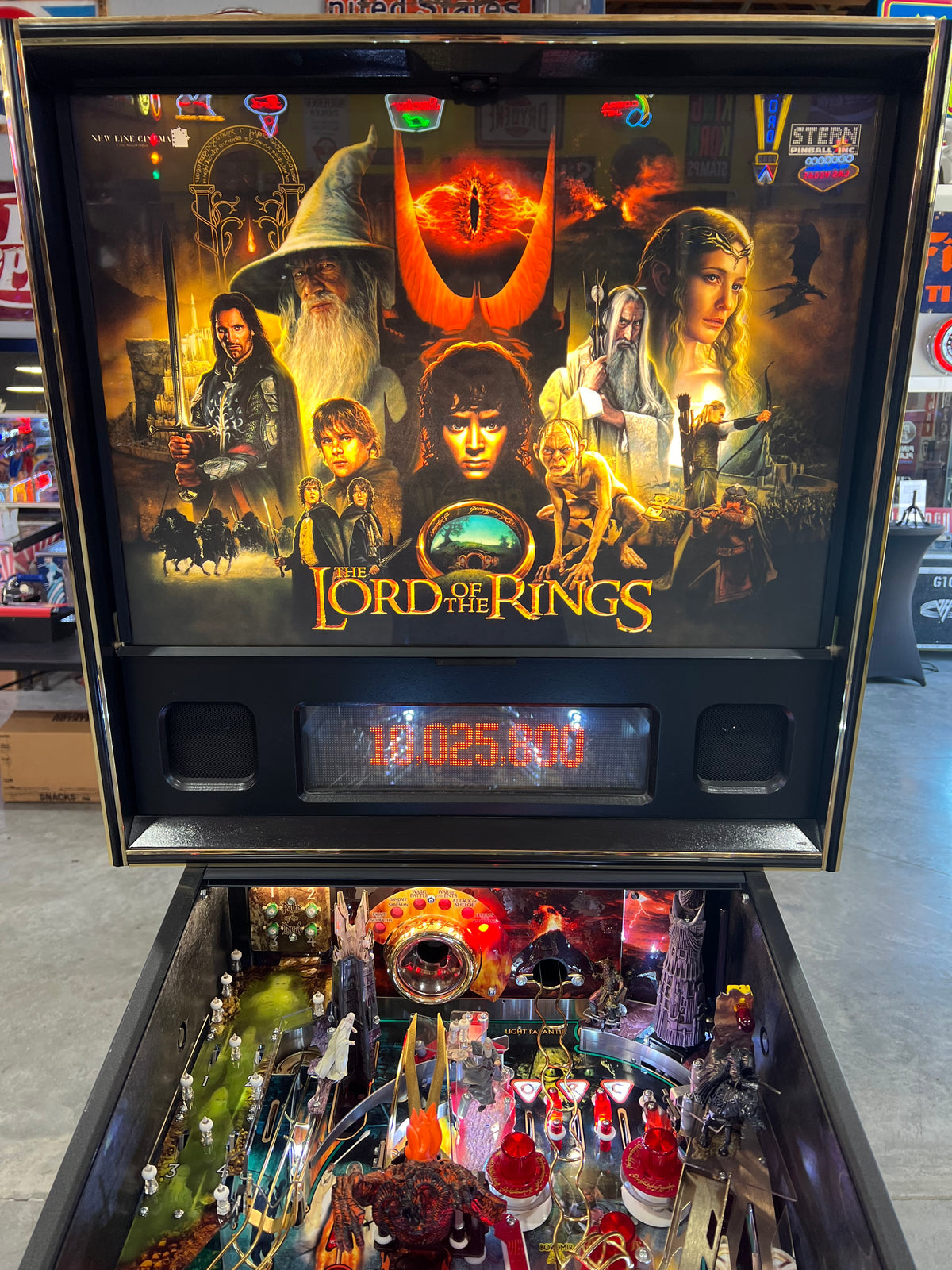 LORD OF THE RINGS - 2003 Stern Pinball Machine - VERY NICE GAME - SO SO SO NICE! HUO - Just in from it's original owner - Just Shopped - LEDS - WORKS 100%