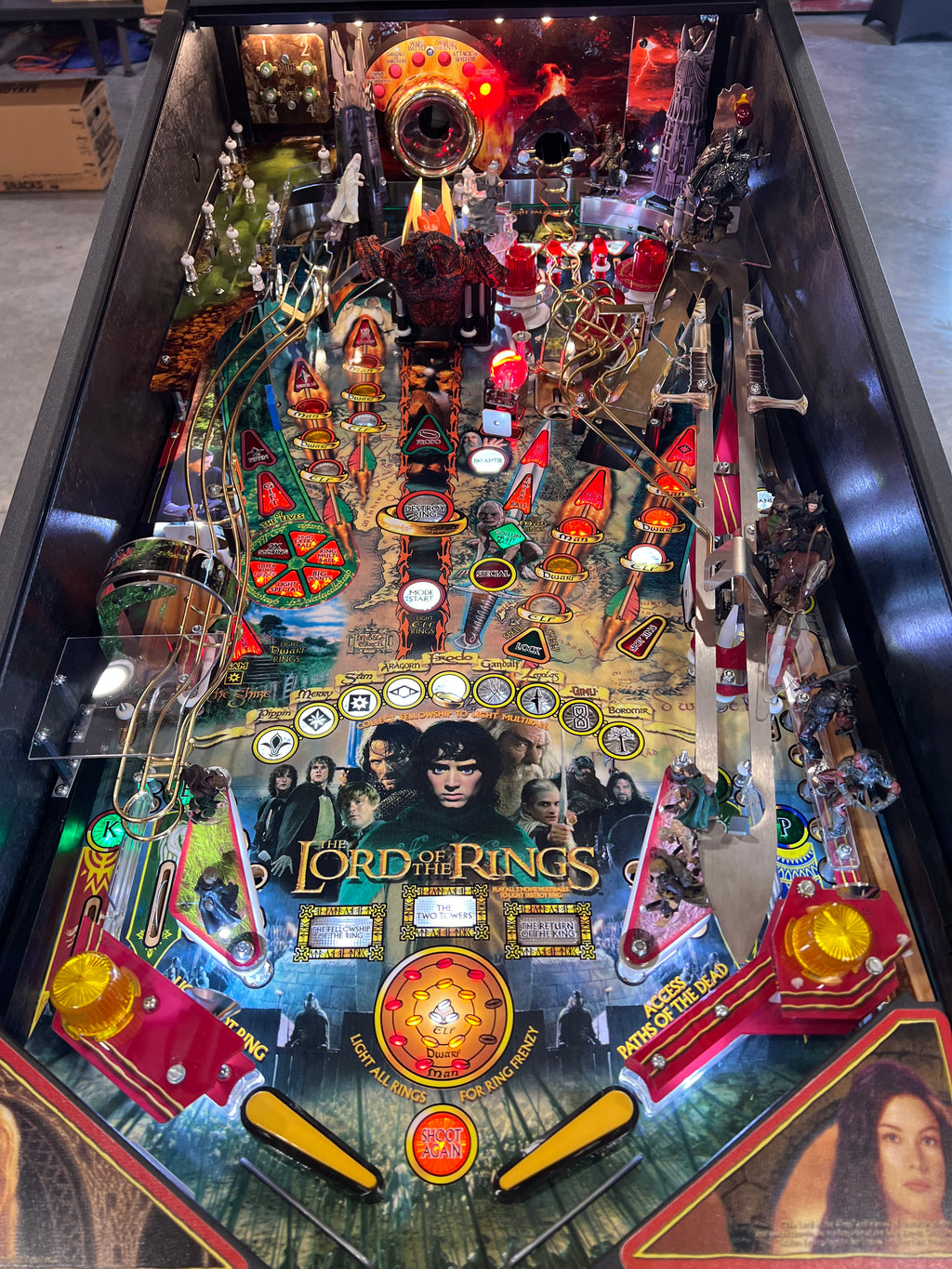 LORD OF THE RINGS - 2003 Stern Pinball Machine - VERY NICE GAME - SO SO SO NICE! HUO - Just in from it's original owner - Just Shopped - LEDS - WORKS 100%