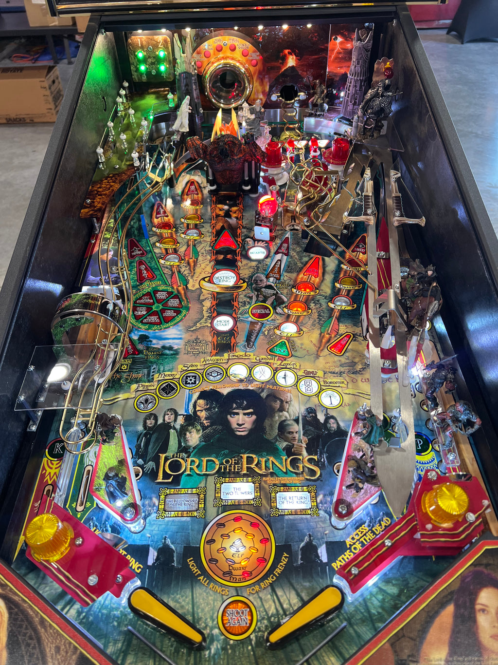 LORD OF THE RINGS - 2003 Stern Pinball Machine - VERY NICE GAME - SO SO SO NICE! HUO - Just in from it's original owner - Just Shopped - LEDS - WORKS 100%