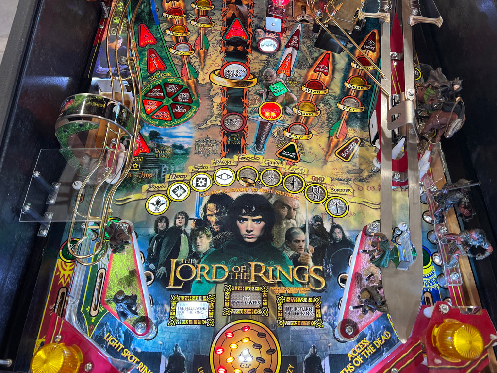 LORD OF THE RINGS - 2003 Stern Pinball Machine - VERY NICE GAME - SO SO SO NICE! HUO - Just in from it's original owner - Just Shopped - LEDS - WORKS 100%