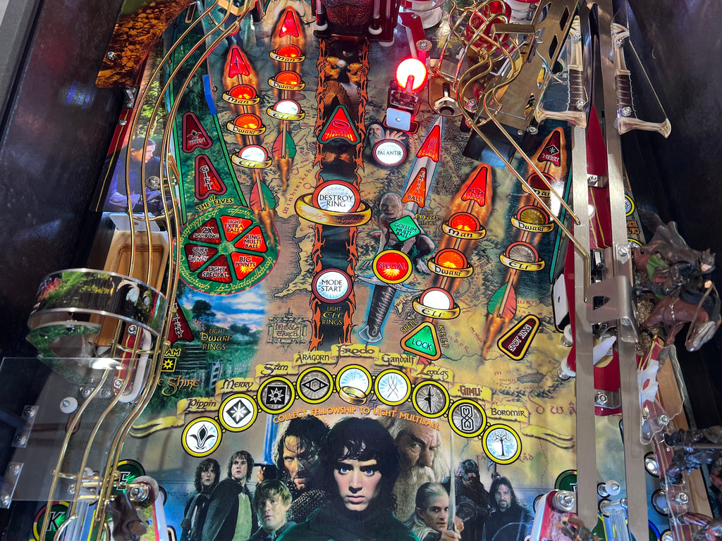 LORD OF THE RINGS - 2003 Stern Pinball Machine - VERY NICE GAME - SO SO SO NICE! HUO - Just in from it's original owner - Just Shopped - LEDS - WORKS 100%