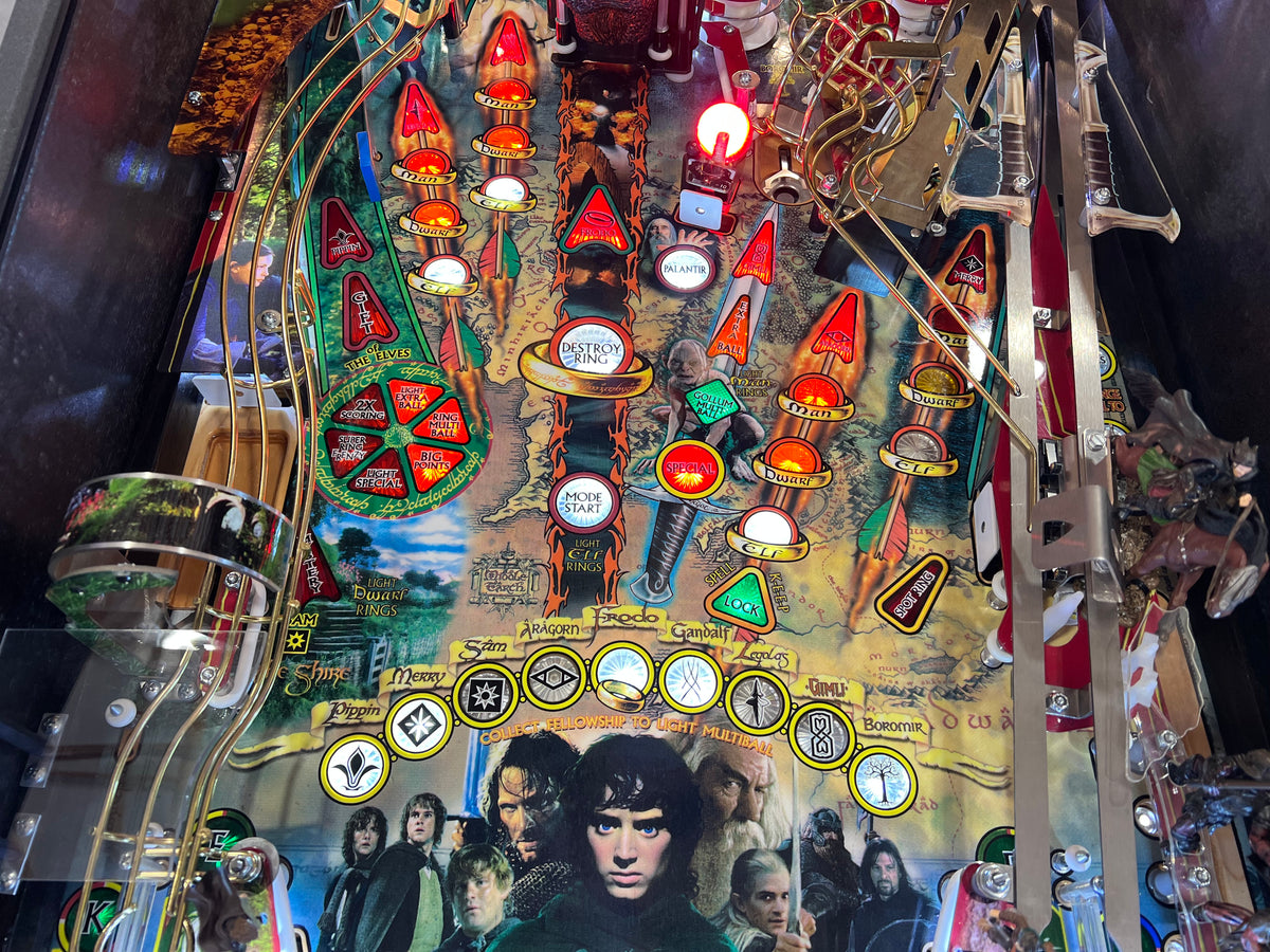 LORD OF THE RINGS - 2003 Stern Pinball Machine - VERY NICE GAME - SO SO SO NICE! HUO - Just in from it's original owner - Just Shopped - LEDS - WORKS 100%