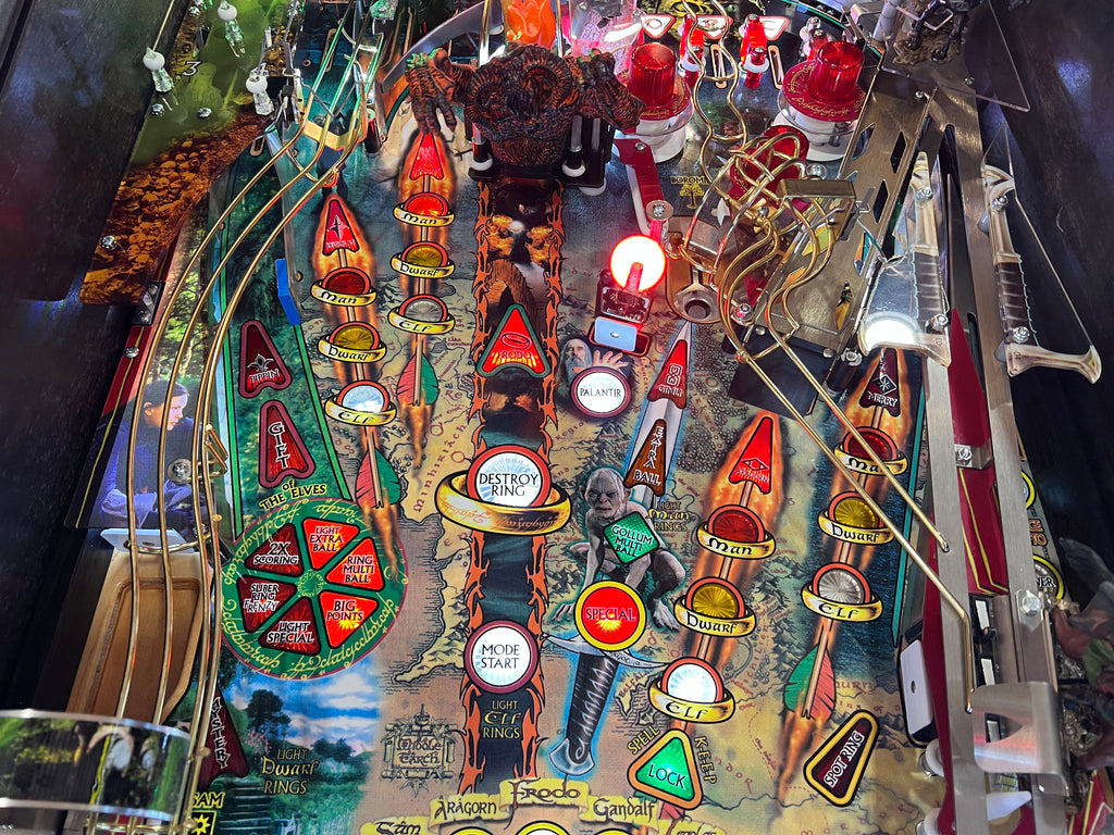 LORD OF THE RINGS - 2003 Stern Pinball Machine - VERY NICE GAME - SO SO SO NICE! HUO - Just in from it's original owner - Just Shopped - LEDS - WORKS 100%