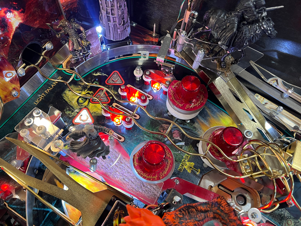 LORD OF THE RINGS - 2003 Stern Pinball Machine - VERY NICE GAME - SO SO SO NICE! HUO - Just in from it's original owner - Just Shopped - LEDS - WORKS 100%