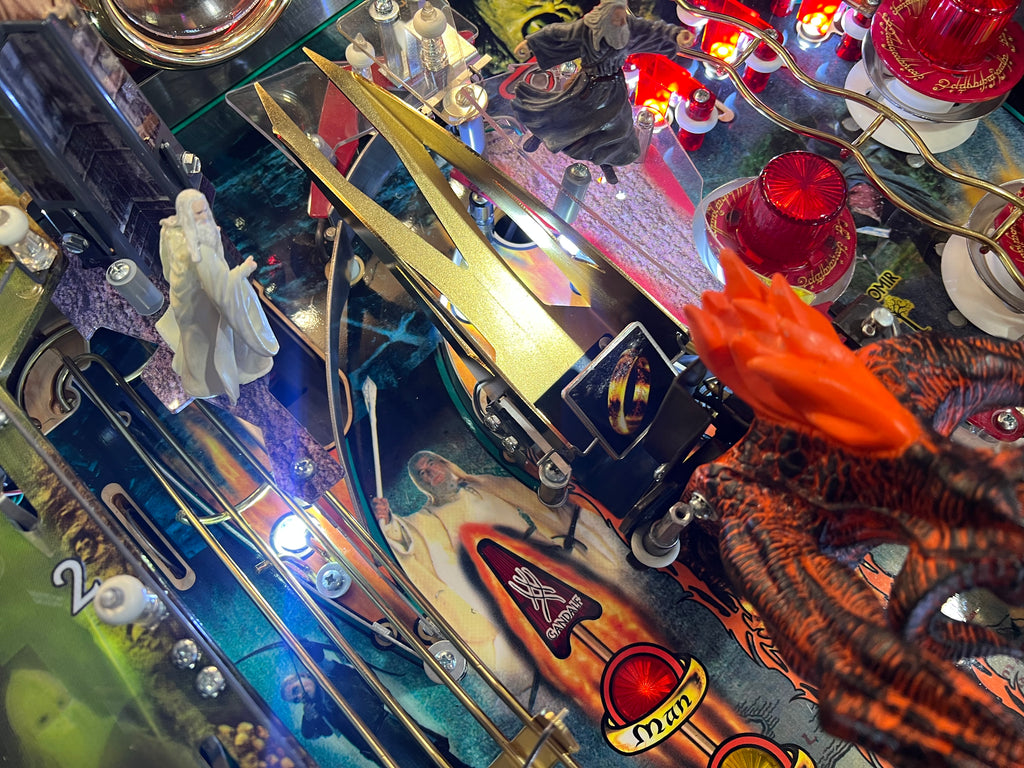 LORD OF THE RINGS - 2003 Stern Pinball Machine - VERY NICE GAME - SO SO SO NICE! HUO - Just in from it's original owner - Just Shopped - LEDS - WORKS 100%