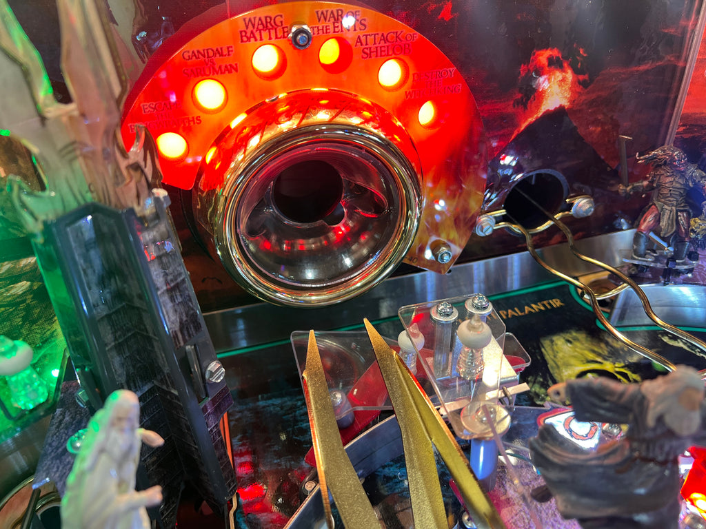 LORD OF THE RINGS - 2003 Stern Pinball Machine - VERY NICE GAME - SO SO SO NICE! HUO - Just in from it's original owner - Just Shopped - LEDS - WORKS 100%