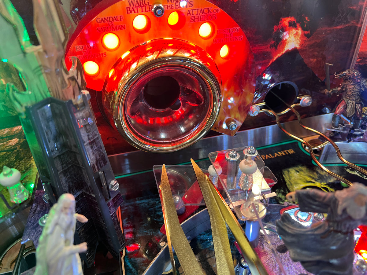 LORD OF THE RINGS - 2003 Stern Pinball Machine - VERY NICE GAME - SO SO SO NICE! HUO - Just in from it's original owner - Just Shopped - LEDS - WORKS 100%