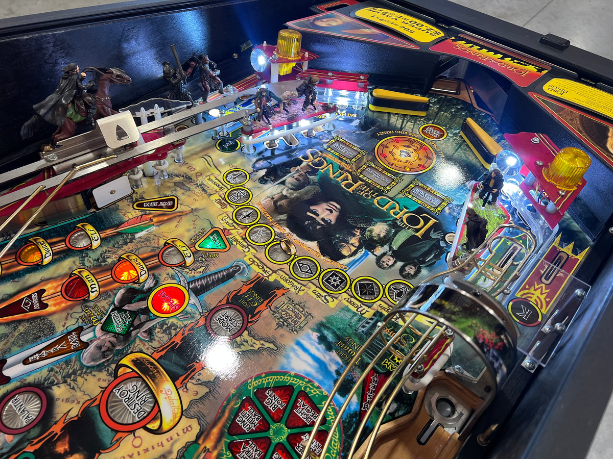 LORD OF THE RINGS - 2003 Stern Pinball Machine - VERY NICE GAME - SO SO SO NICE! HUO - Just in from it's original owner - Just Shopped - LEDS - WORKS 100%