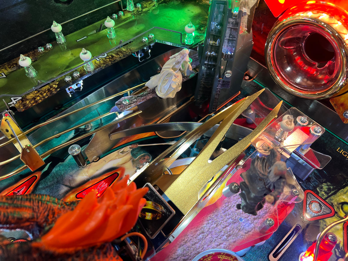 LORD OF THE RINGS - 2003 Stern Pinball Machine - VERY NICE GAME - SO SO SO NICE! HUO - Just in from it's original owner - Just Shopped - LEDS - WORKS 100%