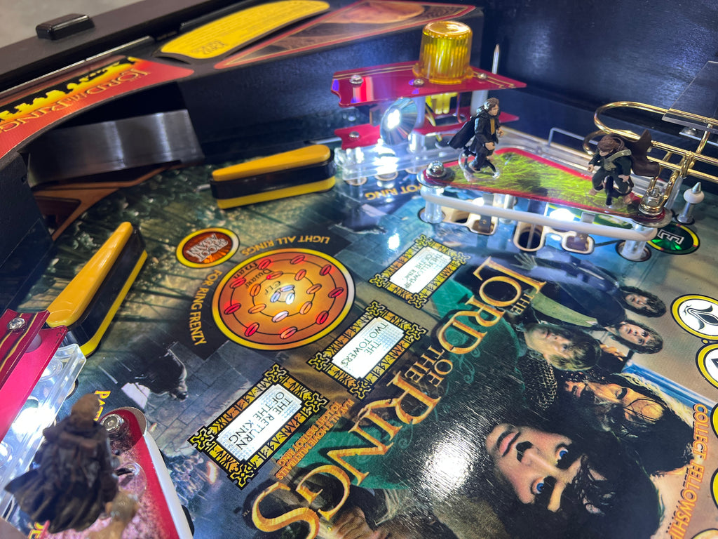 LORD OF THE RINGS - 2003 Stern Pinball Machine - VERY NICE GAME - SO SO SO NICE! HUO - Just in from it's original owner - Just Shopped - LEDS - WORKS 100%