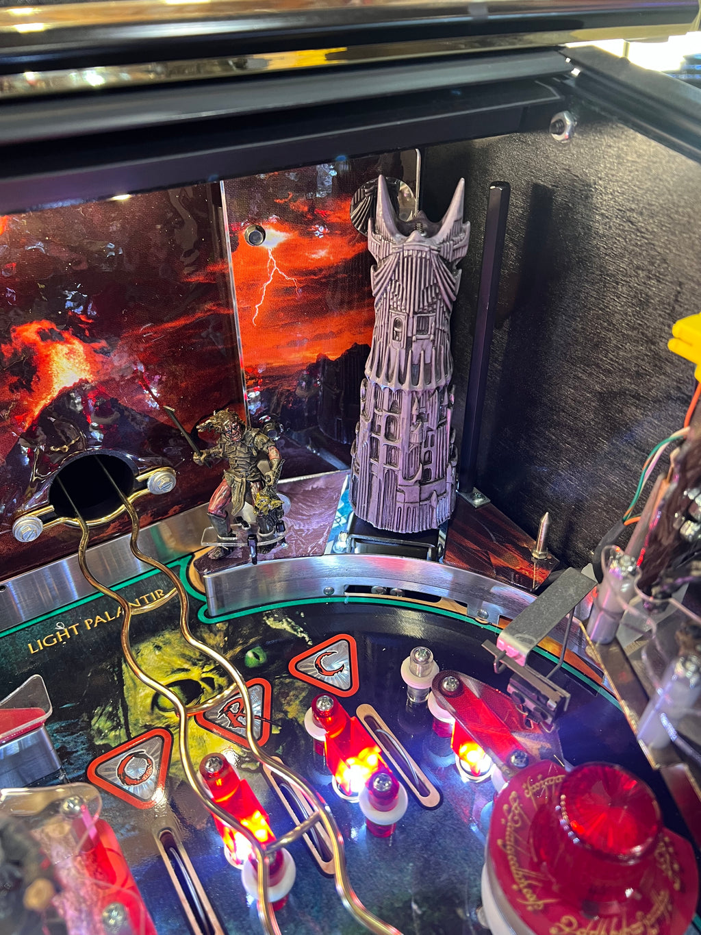 LORD OF THE RINGS - 2003 Stern Pinball Machine - VERY NICE GAME - SO SO SO NICE! HUO - Just in from it's original owner - Just Shopped - LEDS - WORKS 100%