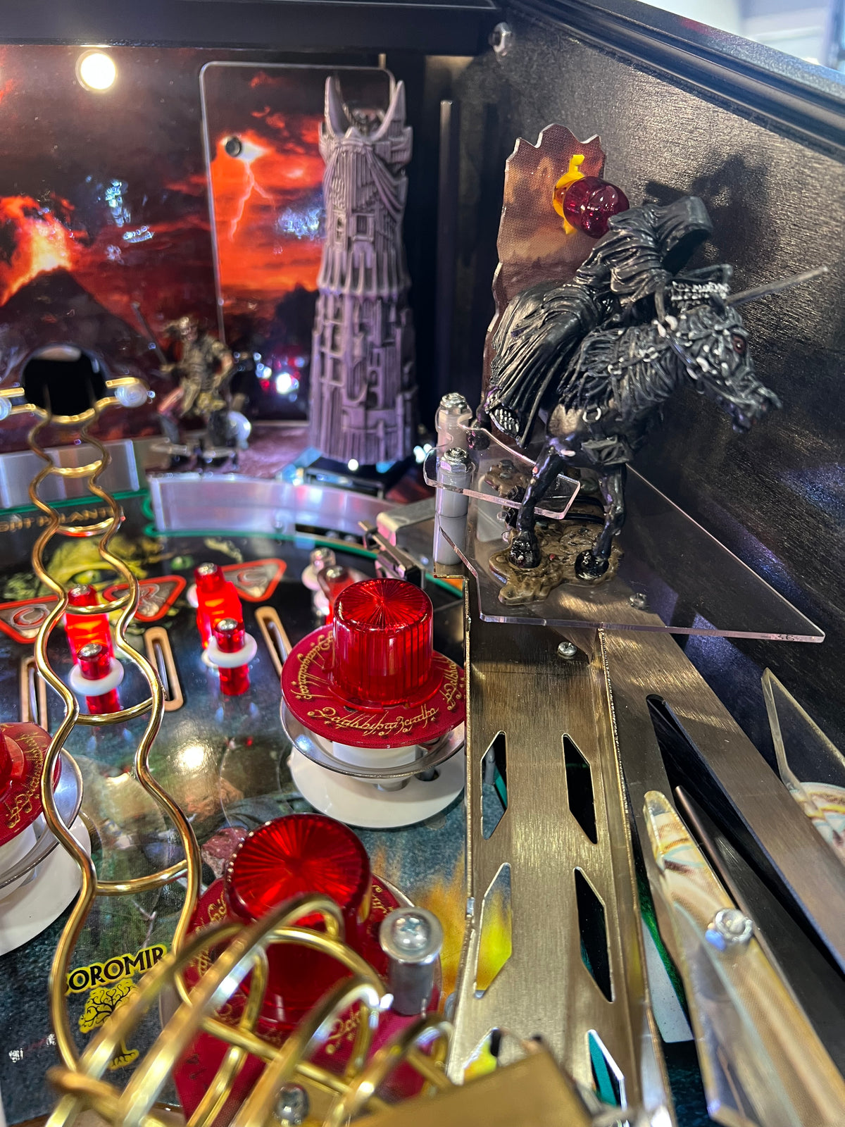 LORD OF THE RINGS - 2003 Stern Pinball Machine - VERY NICE GAME - SO SO SO NICE! HUO - Just in from it's original owner - Just Shopped - LEDS - WORKS 100%