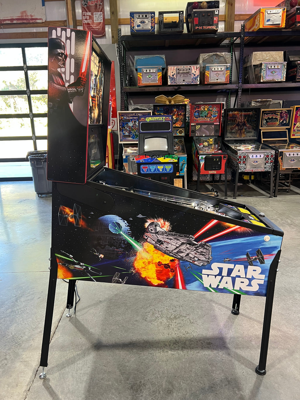 STAR WARS PRO - 2017 Stern Pinball Machine - WORKS 100% - Like Brand New - Less than 300 Plays!!!