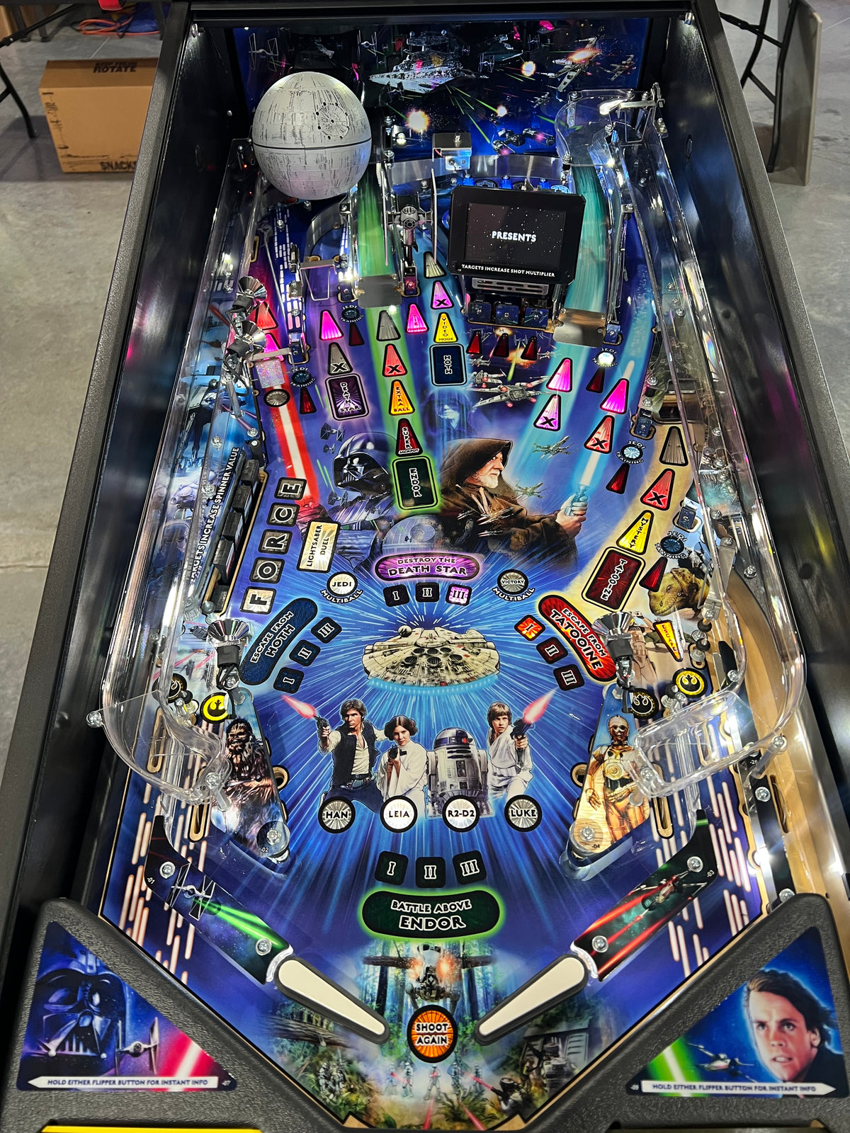 STAR WARS PRO - 2017 Stern Pinball Machine - WORKS 100% - Like Brand New - Less than 300 Plays!!!