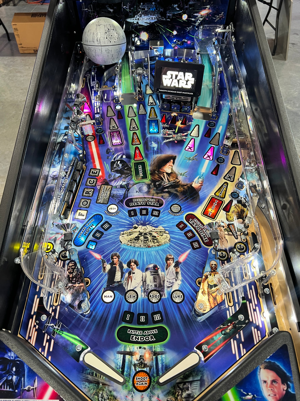 STAR WARS PRO - 2017 Stern Pinball Machine - WORKS 100% - Like Brand New - Less than 300 Plays!!!