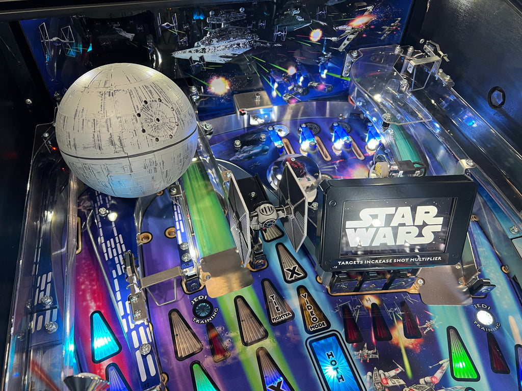 STAR WARS PRO - 2017 Stern Pinball Machine - WORKS 100% - Like Brand New - Less than 300 Plays!!!