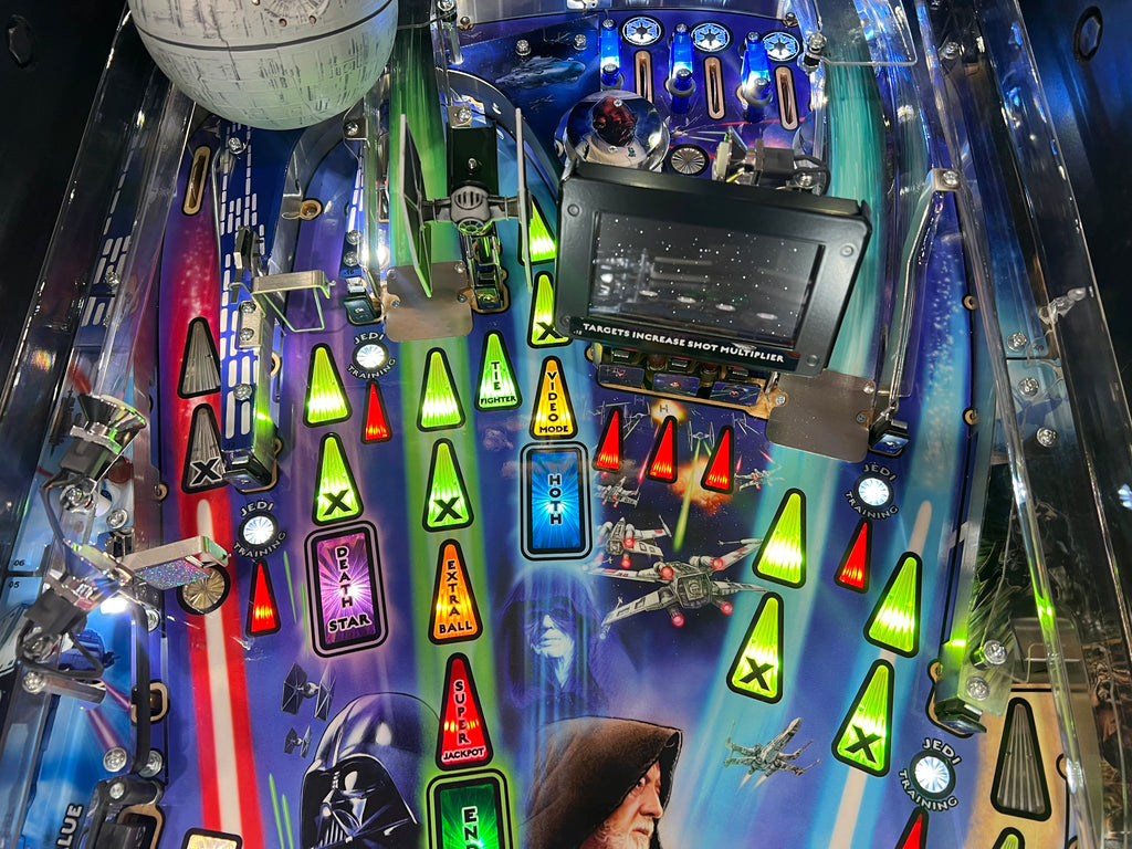 STAR WARS PRO - 2017 Stern Pinball Machine - WORKS 100% - Like Brand New - Less than 300 Plays!!!