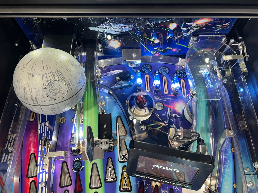 STAR WARS PRO - 2017 Stern Pinball Machine - WORKS 100% - Like Brand New - Less than 300 Plays!!!