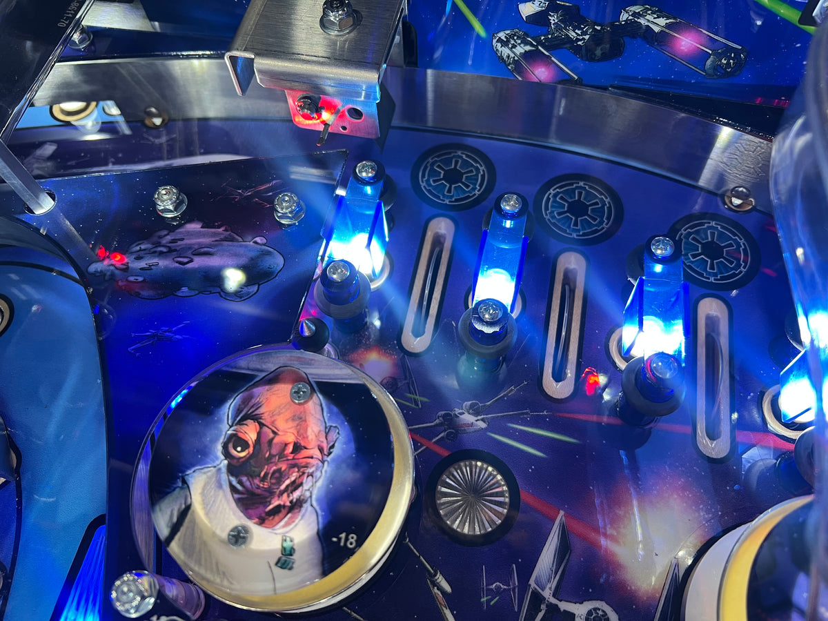 STAR WARS PRO - 2017 Stern Pinball Machine - WORKS 100% - Like Brand New - Less than 300 Plays!!!