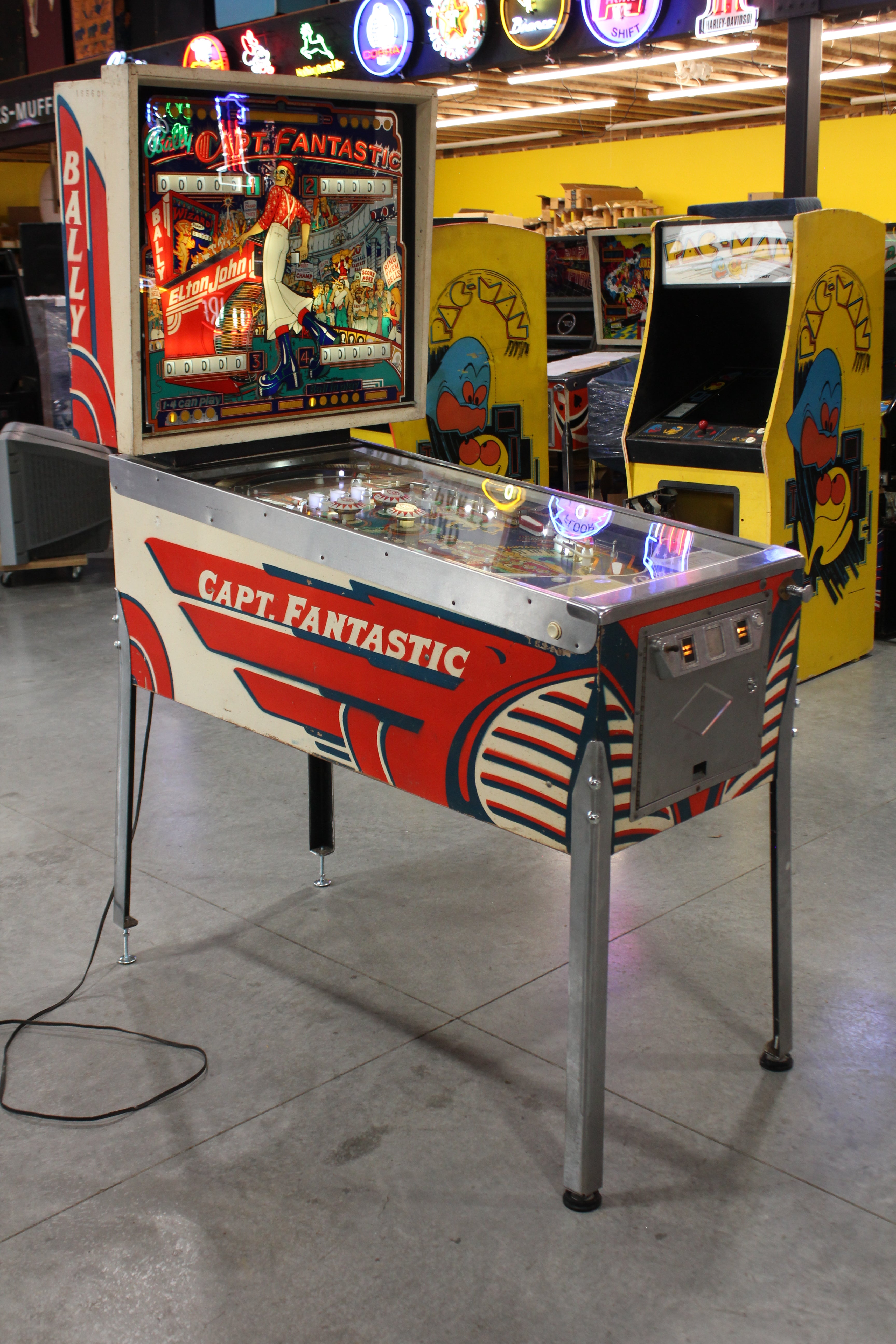 CAPTAIN FANTASTIC - Elton John - 1976 Williams Pinball Machine CAPTAIN FANTASTIC - Elton John - 1976 Williams Pinball Machine