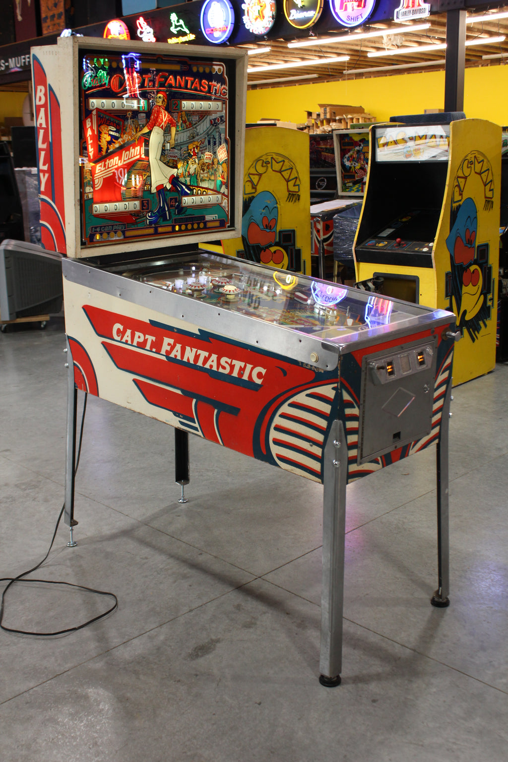 CAPTAIN FANTASTIC - Elton John - 1976 Williams Pinball Machine - WORKS 100% - Nice EM Electromechanical Game