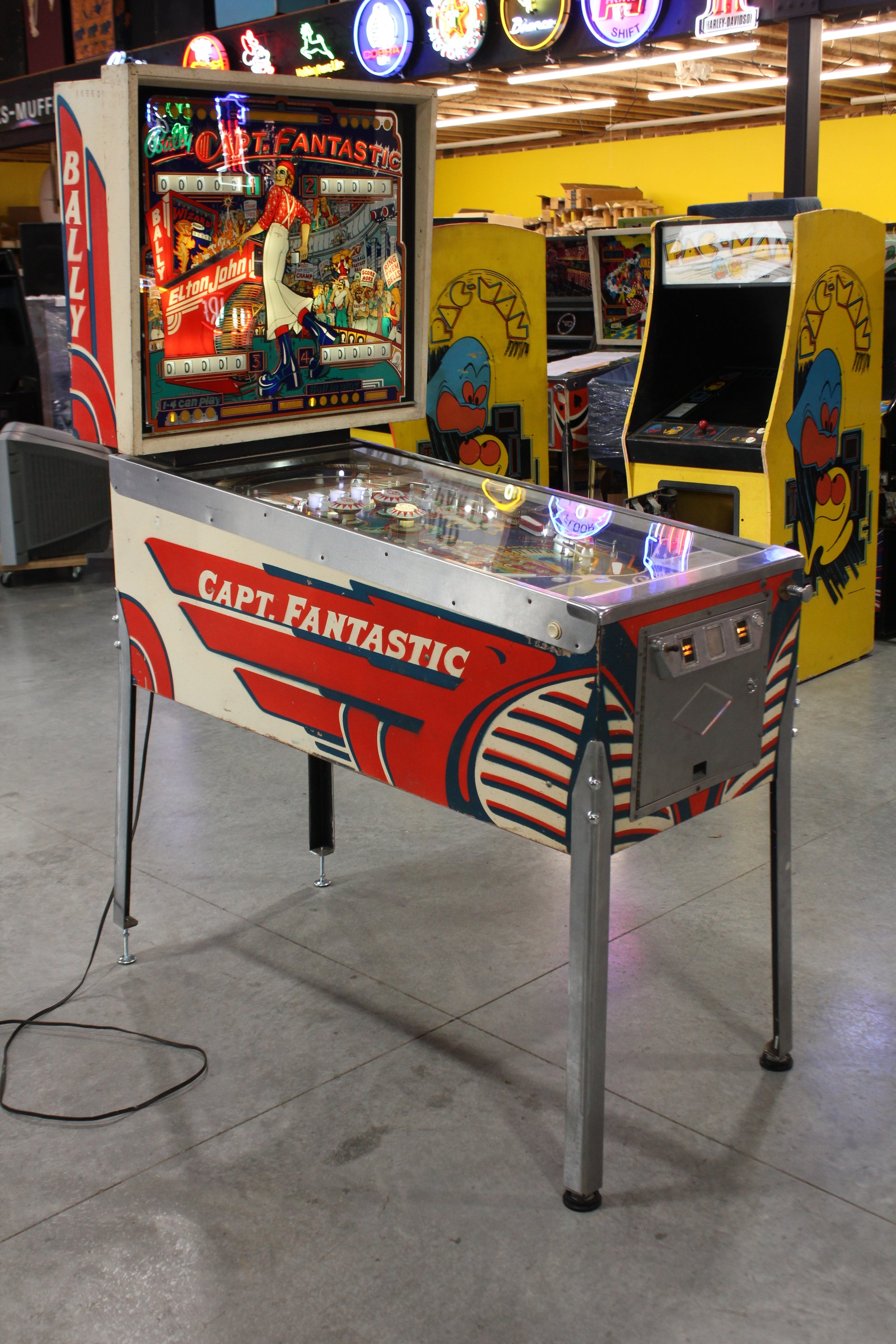 CAPTAIN FANTASTIC - Elton John - 1976 Williams Pinball Machine - WORKS 100% - Nice EM Electromechanical Game