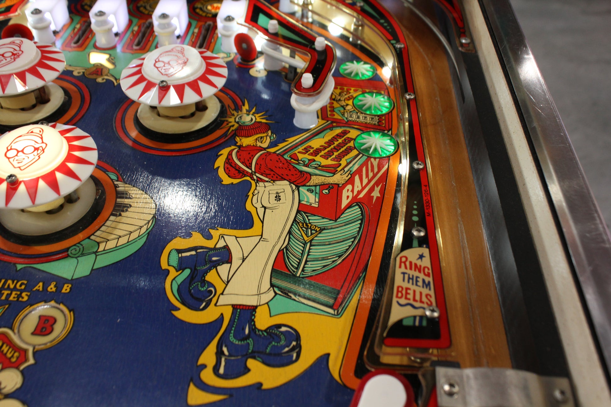 CAPTAIN FANTASTIC - Elton John - 1976 Williams Pinball Machine - WORKS 100% - Nice EM Electromechanical Game