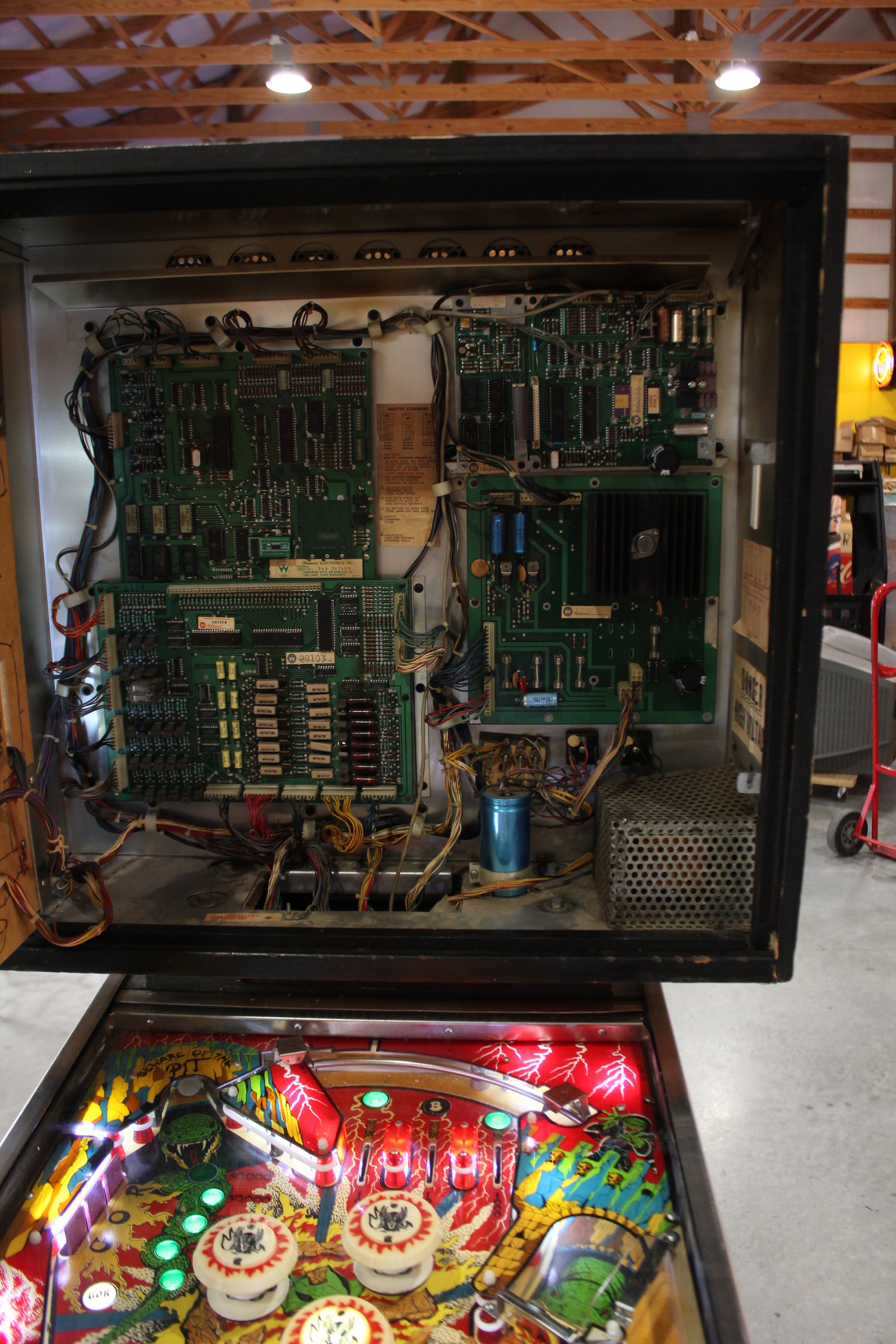 GORGAR - 1979 Williams Pinball Machine - WORKS 100% - First Talking Game!