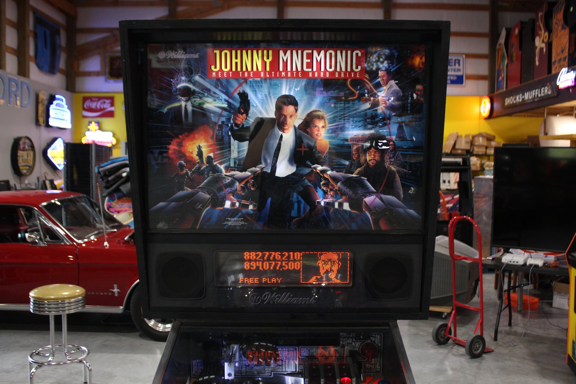 JOHNNY MNEMONIC - 1995 Williams Pinball Machine - WORKS 100% - Defeat the Matrix with the Glove!!!