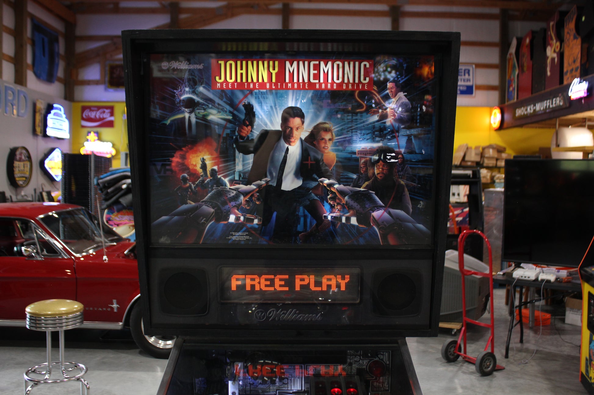 JOHNNY MNEMONIC - 1995 Williams Pinball Machine - WORKS 100% - Defeat the Matrix with the Glove!!!
