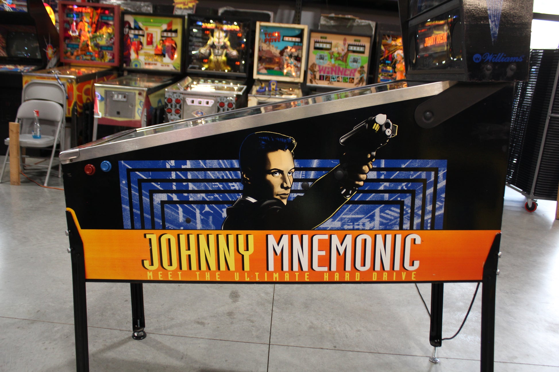 JOHNNY MNEMONIC - 1995 Williams Pinball Machine - WORKS 100% - Defeat the Matrix with the Glove!!!